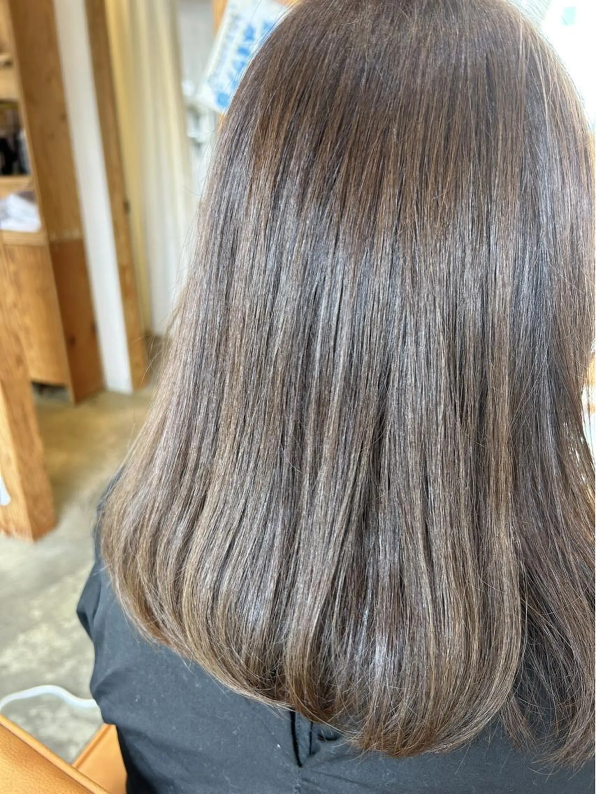 セミロング カラー 鏡原 実和のヘアスタイル