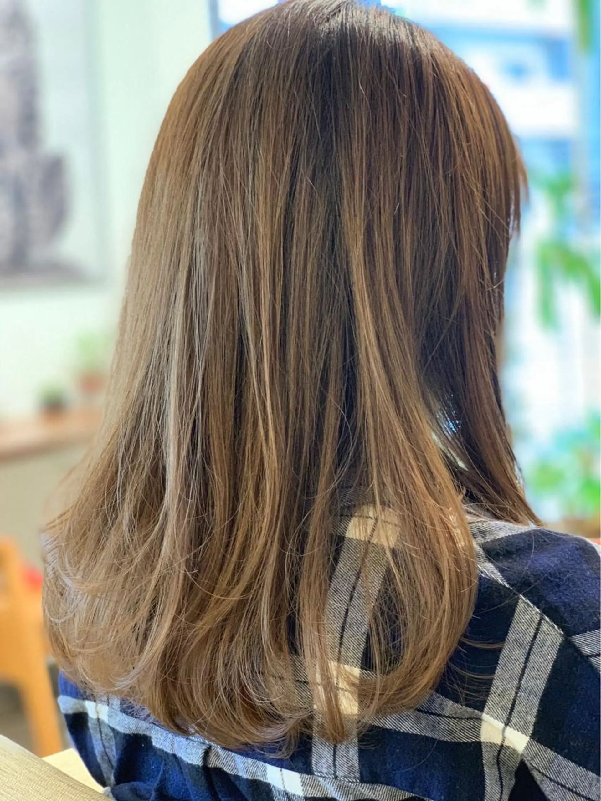 ミディアム ハイライト newi saLyu 片岡ふきのヘアスタイル