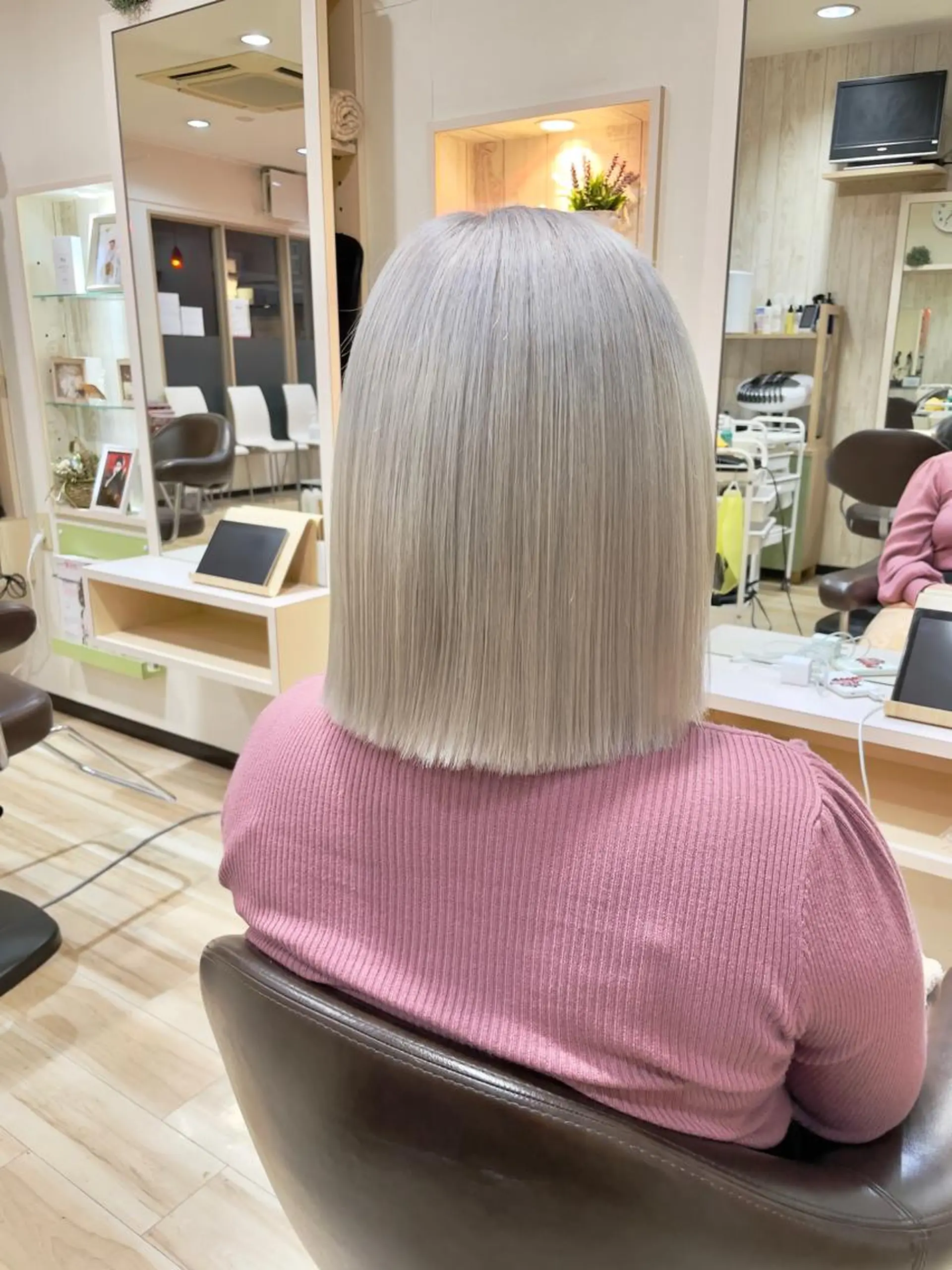 ミディアム カラー ベージュカラー ブリーチ ブロンド ケアブリーチ ハイトーンカラー 🌈派手髪ハイトーン 🌈鈴木亮太🌈のヘアスタイル