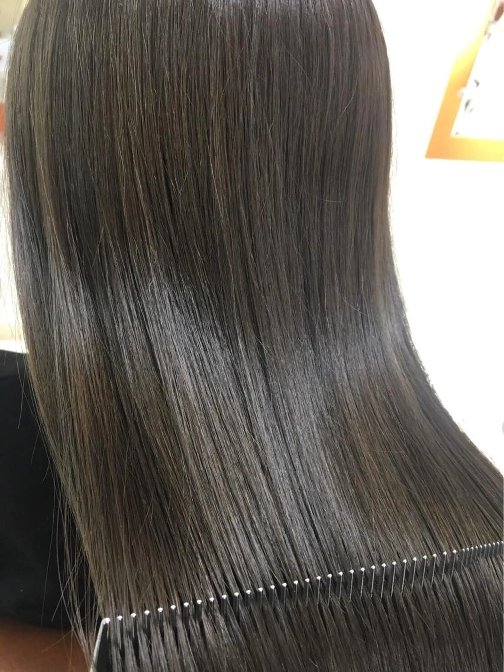 ロング カラー マツエク・マツパ レイヤーカット✖️ 柔らかベージュカラーのヘアスタイル