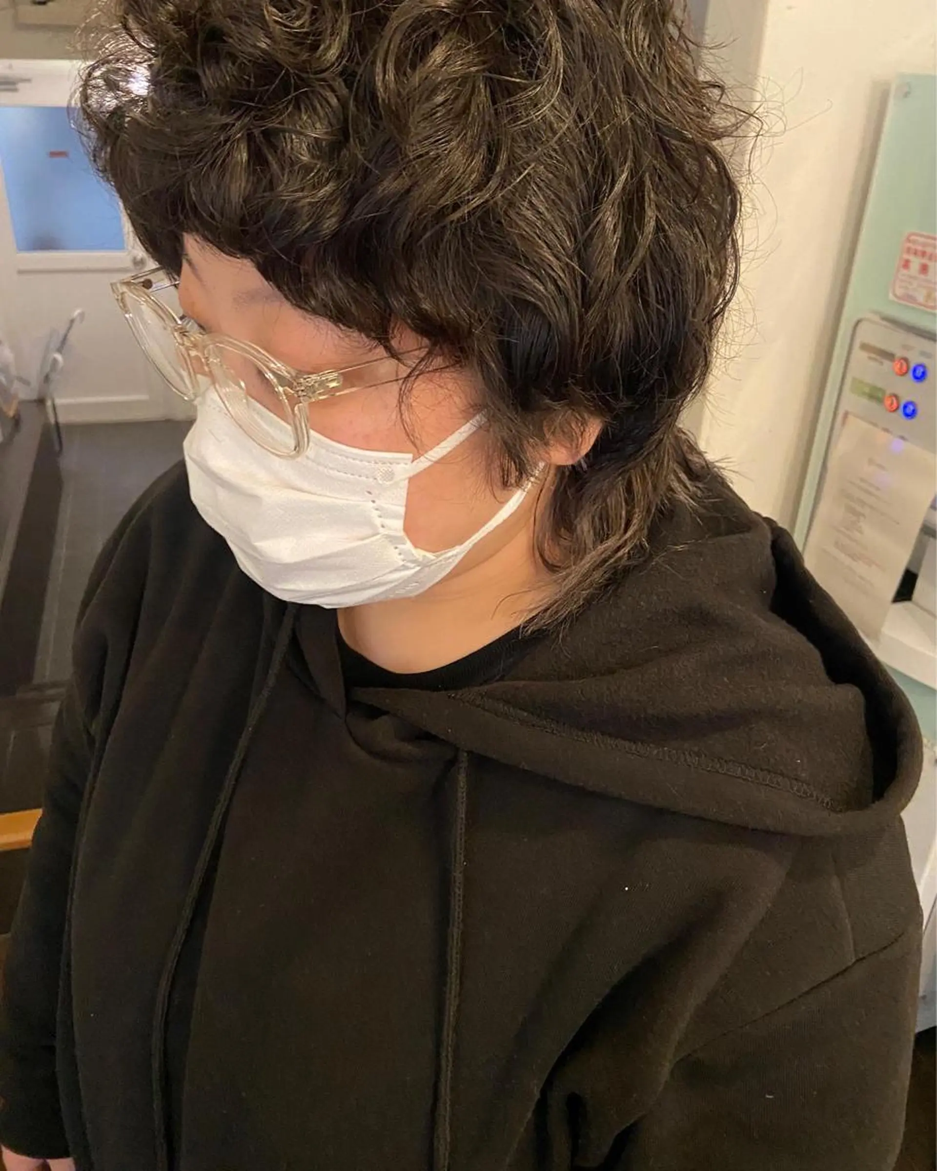 セミロング カラー パーマ ヘアアレンジ メンズ キッズ ネイル マツエク・マツパ メンズパーマ セミロングパーマ アッシュ 黒髪 ブルーカラー 久木原 ゆりのヘアスタイル
