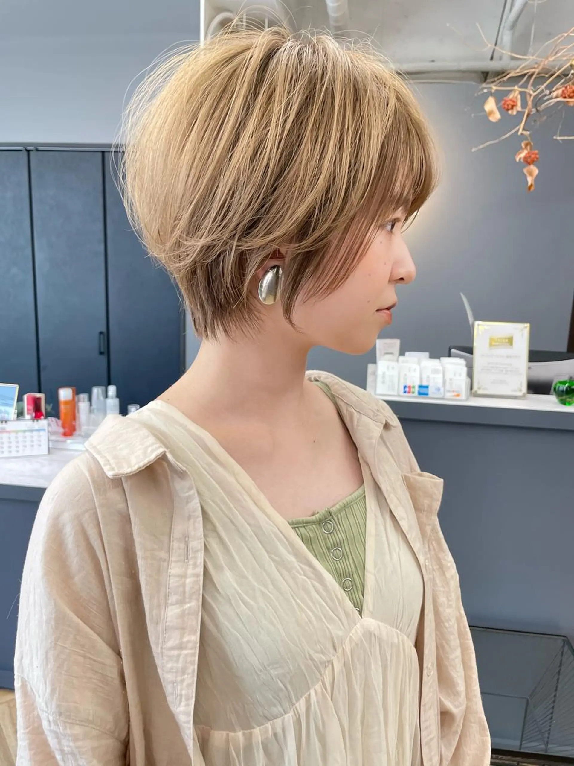 ショート カラー ベージュカラー オリーブベージュ GIEN 末吉 海斗のヘアスタイル