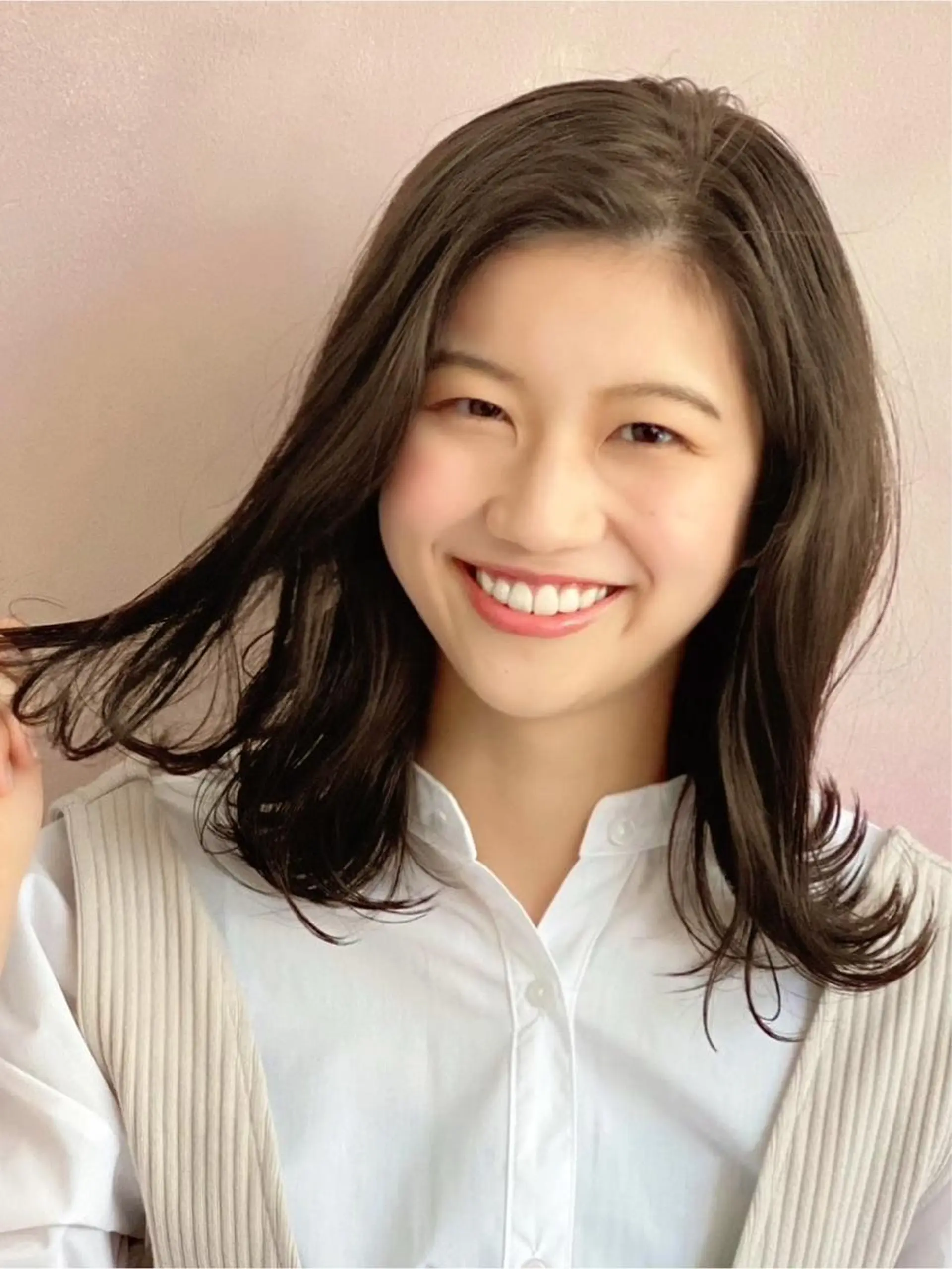 ミディアム カラー 能登谷 きよのヘアスタイル