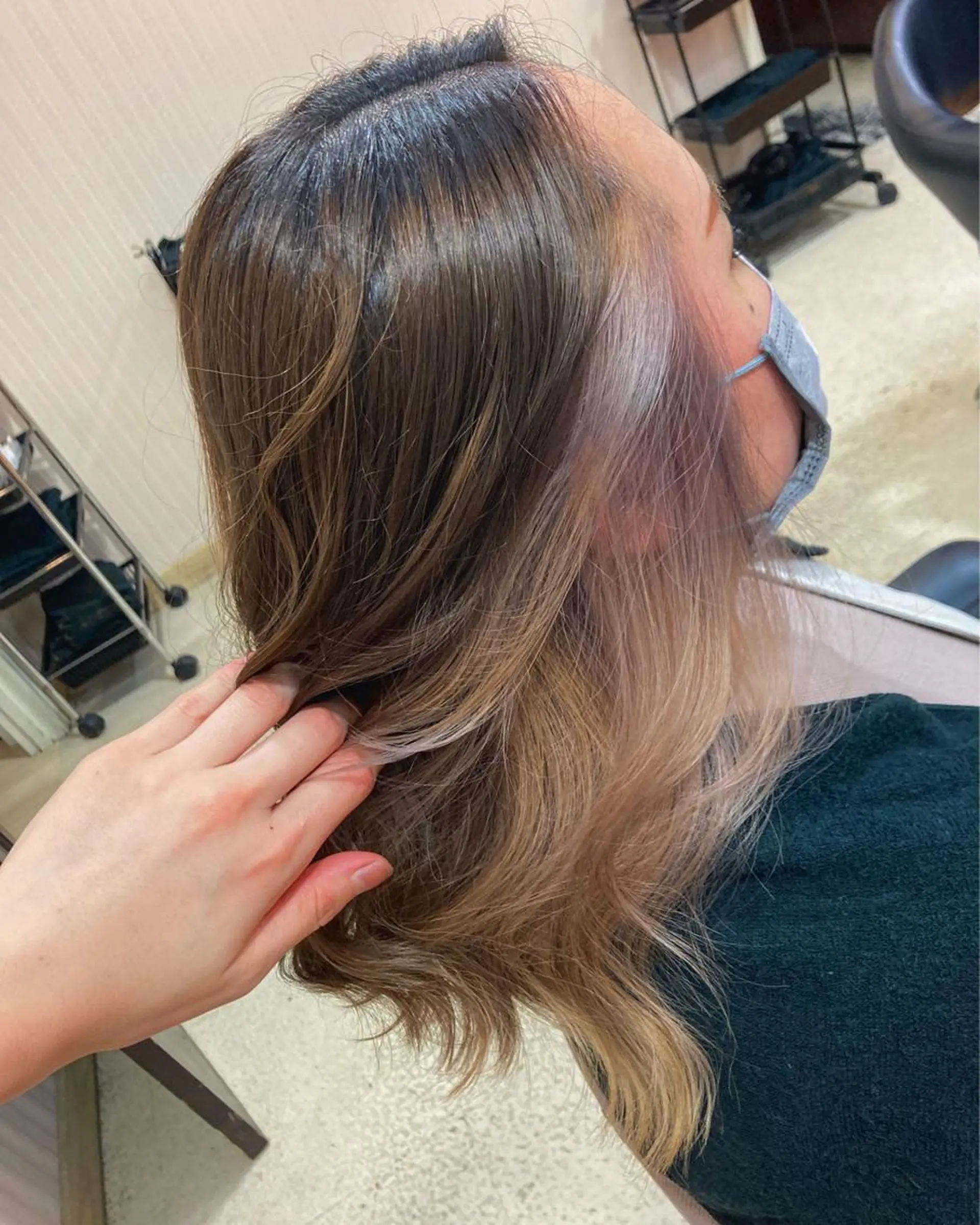 セミロング カラー 谷口 真代のヘアスタイル