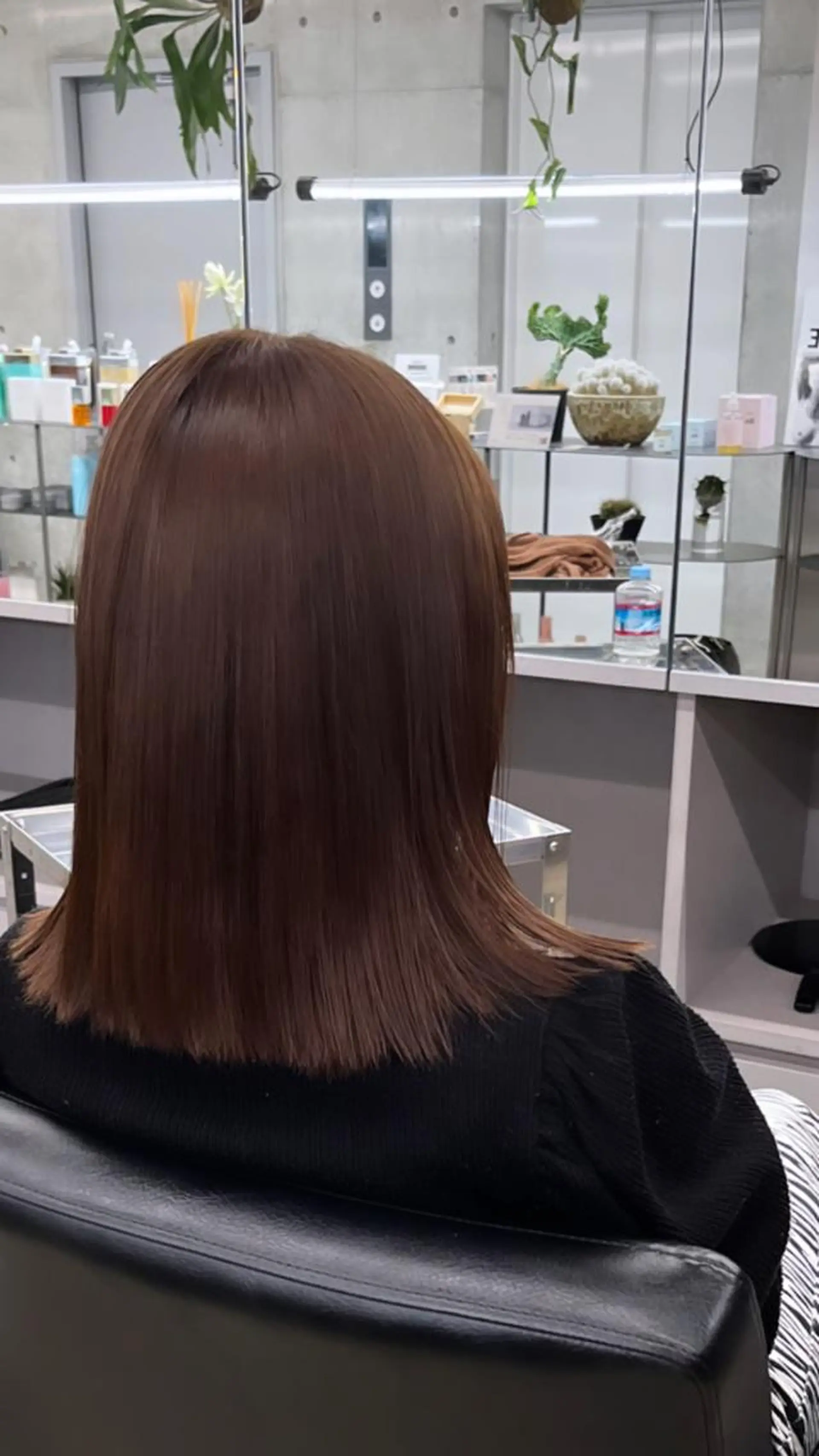 カラー レイヤーカット/ 酸性ストレート梅田のヘアスタイル