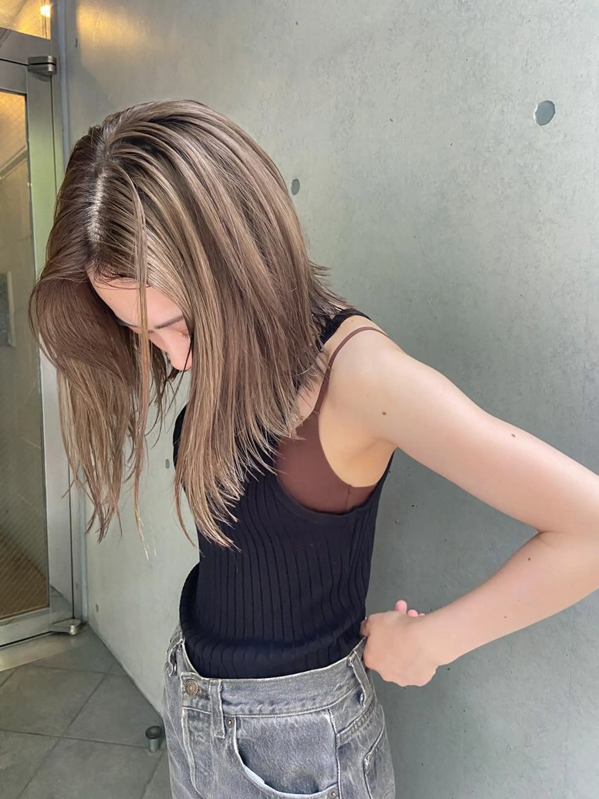 セミロング ハイライト 岡本康平/ボブ /ブリーチ/レイヤーのヘアスタイル