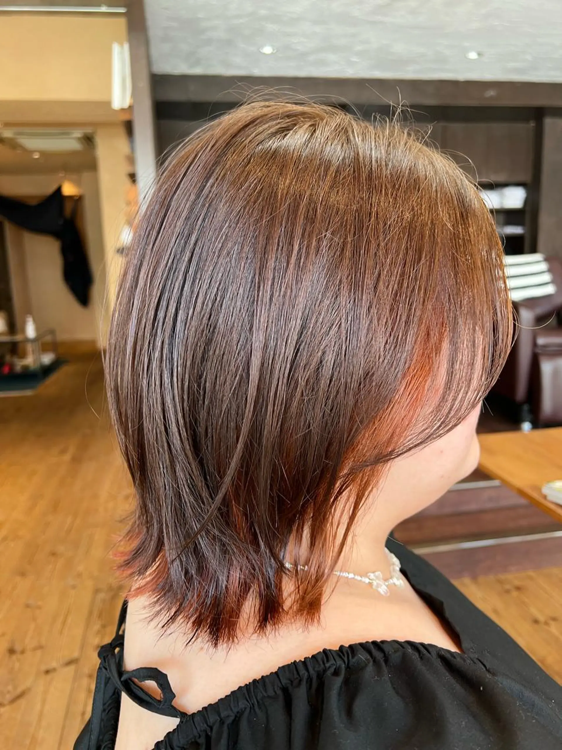 ミディアム 外ハネヘア ヘアカラー 両国駅徒歩1分⭐️ アイロン仕上げのヘアスタイル