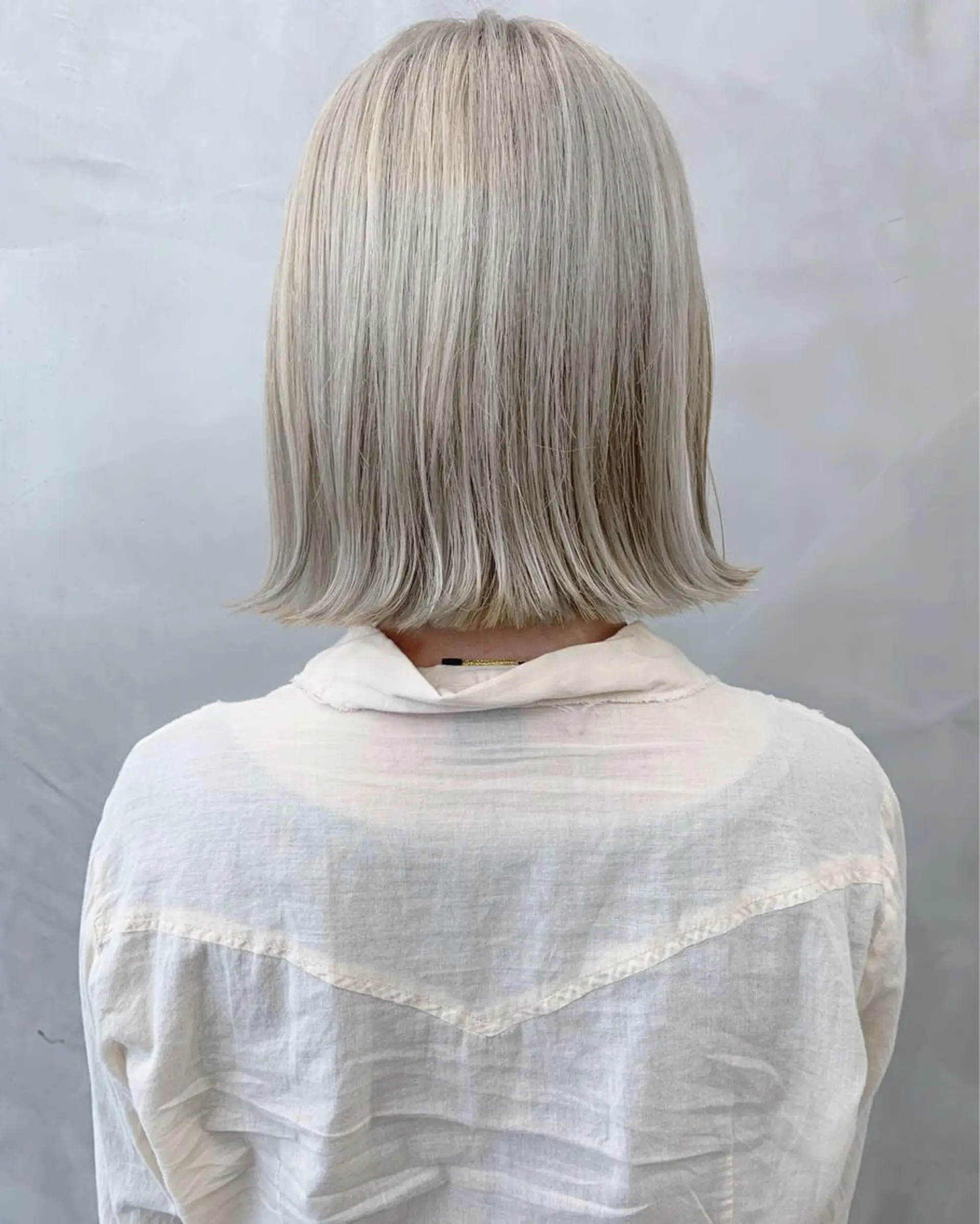ミディアム カラー ベージュカラー ブロンド ホワイトベージュ ヘアカラー 🐝 hachi🐝のヘアスタイル