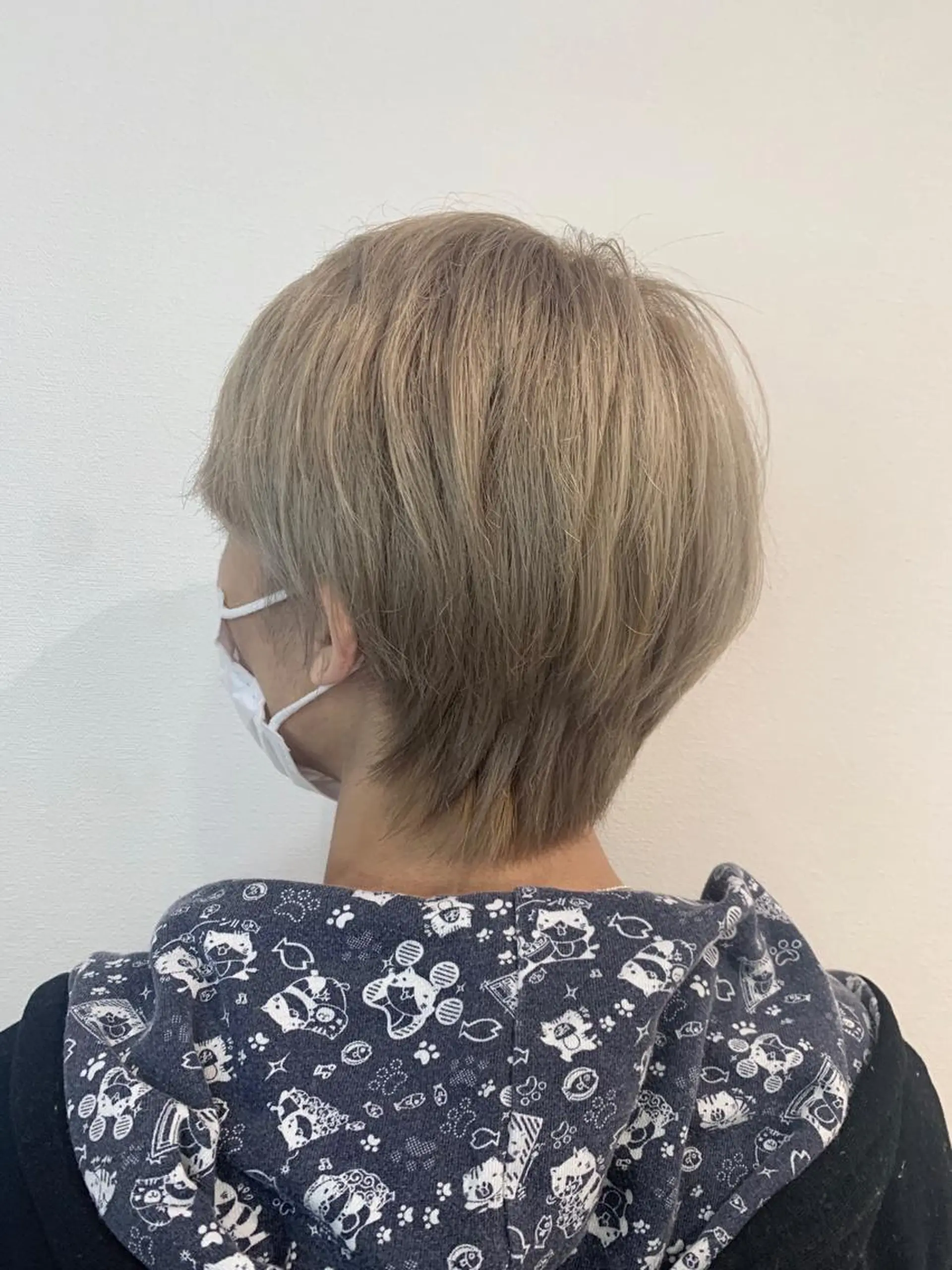 カラー ベージュカラー ブリーチ ホワイトベージュ 日野・八王子レイヤー ワタナベリョウマのヘアスタイル