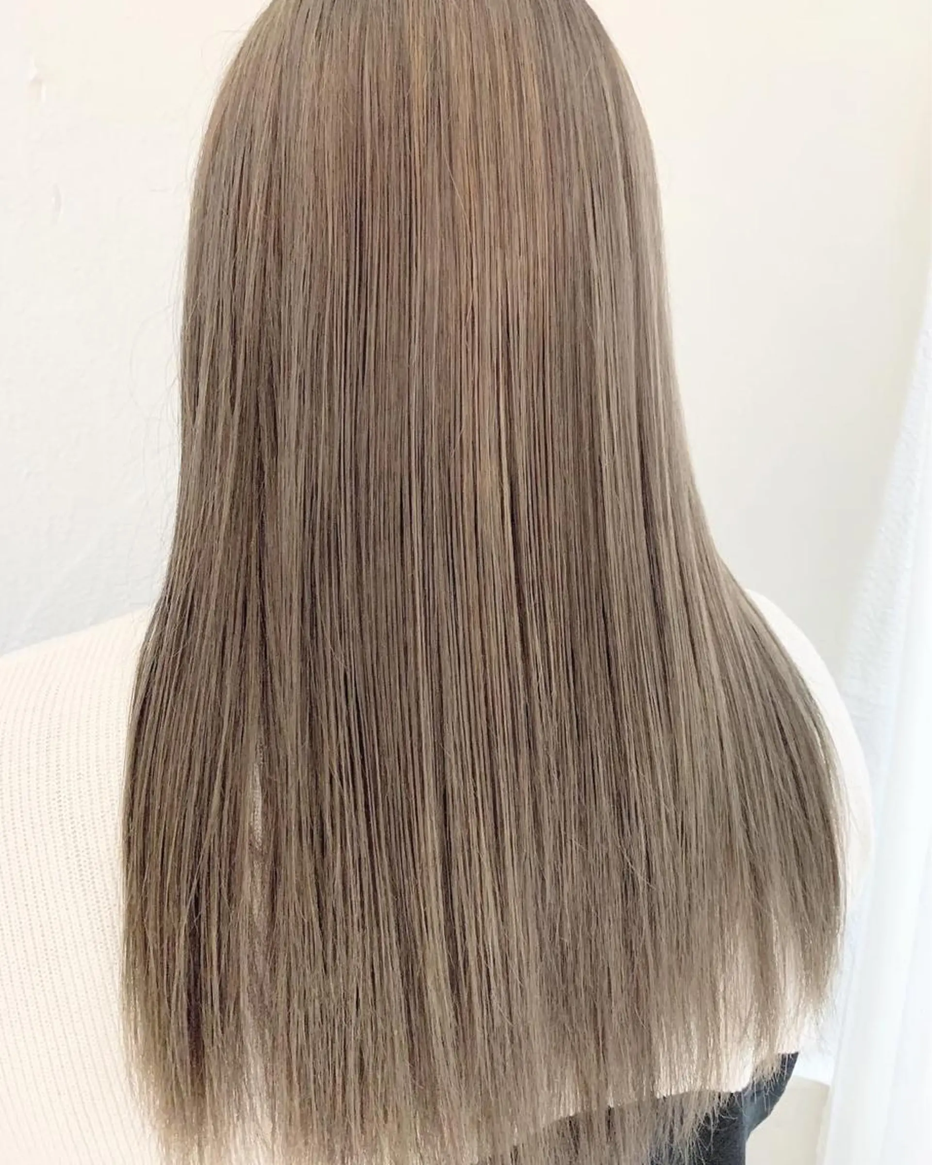 ロング 切りっぱなしボブ ボブ 斜めバング 伸ばしかけ レイヤーカット VOICE　hair所属・レイヤーカット 川田くるみのヘアスタイル