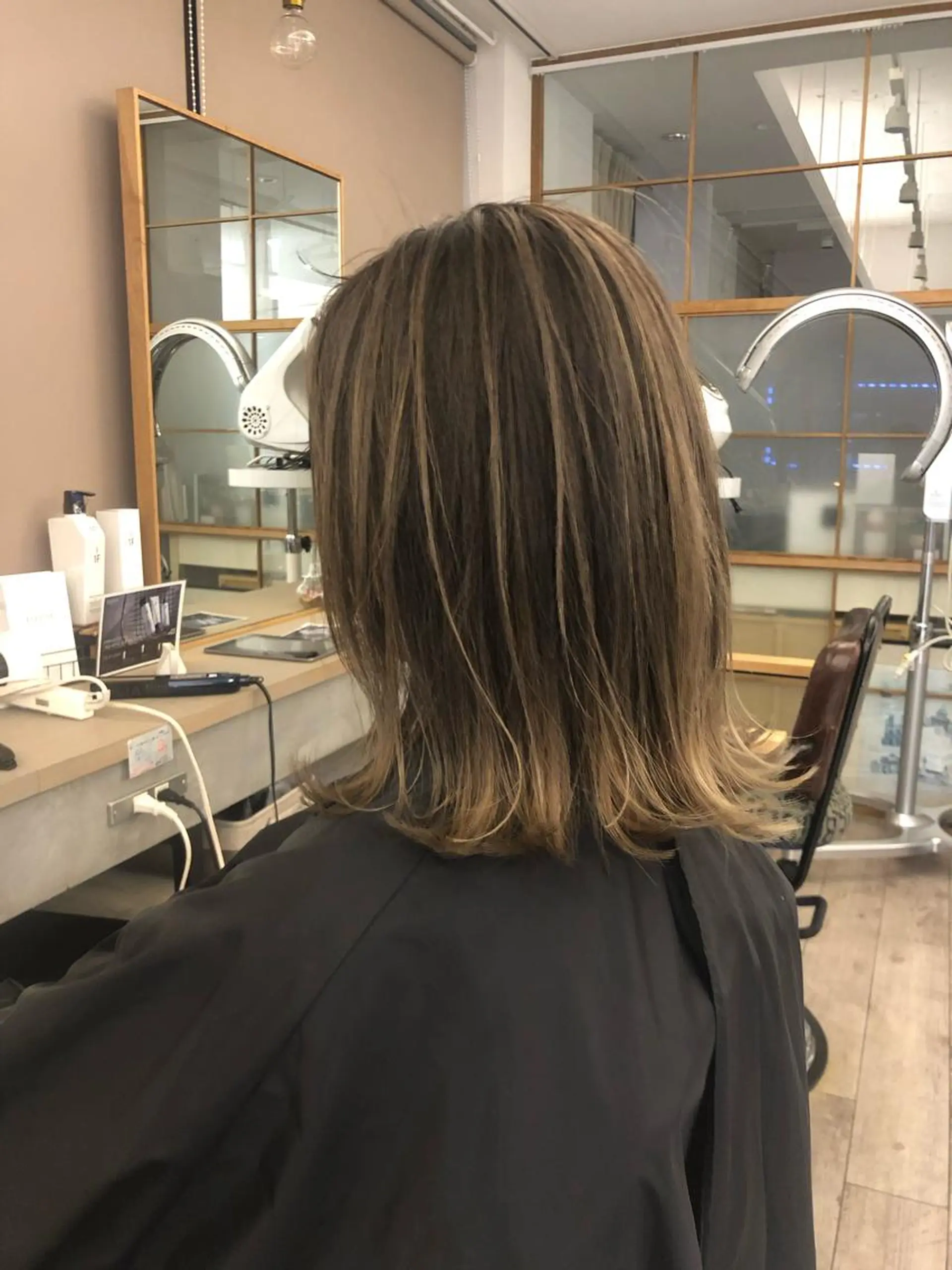 ミディアム カラー ハイライトカラー ハイライト ヘアカラー 奥野 紗弓のヘアスタイル