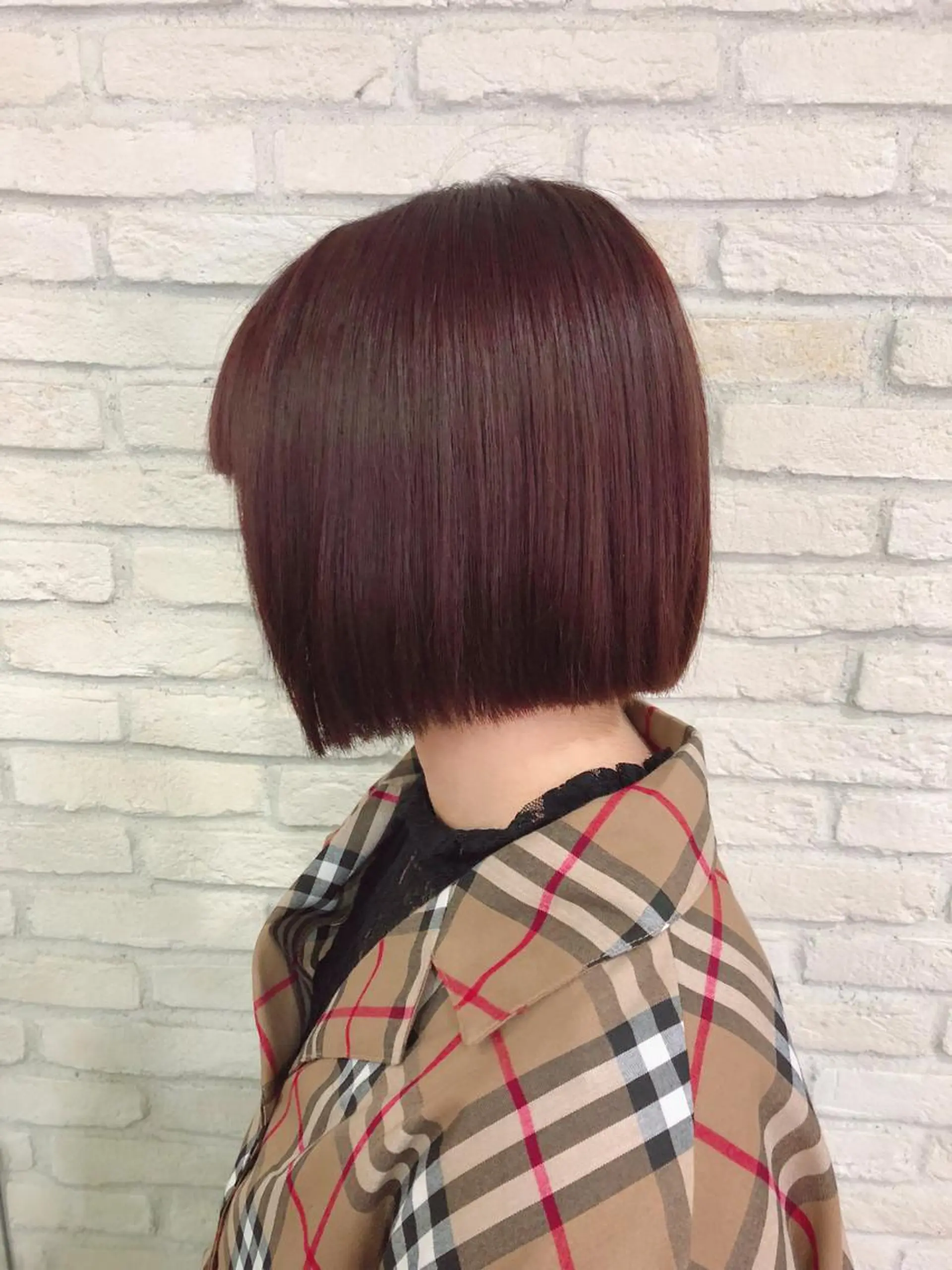ミディアム カラー 切りっぱなしボブ ブリーチ ボルドーカラー ボブ HAUS 片山みほのヘアスタイル