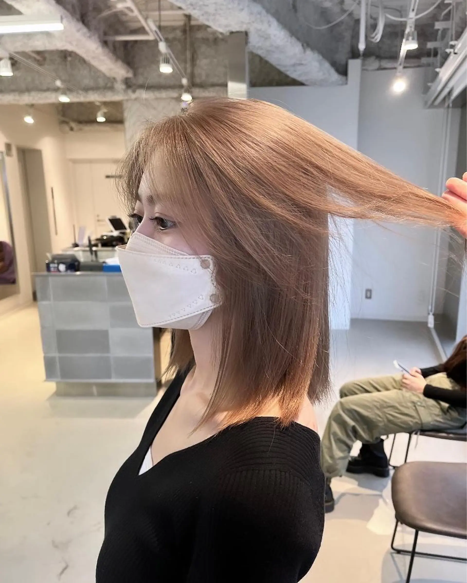 ミディアム karin🪩海外風 バタフライカットのヘアスタイル