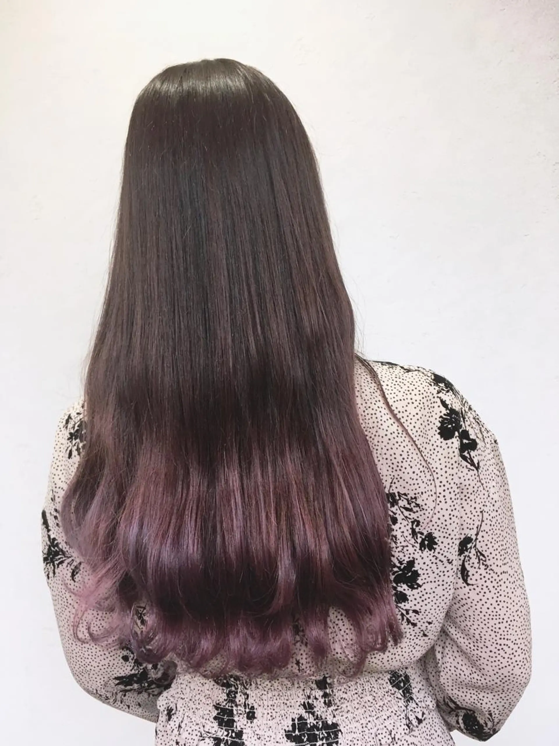 ロング カラー 塩崎 明菜のヘアスタイル