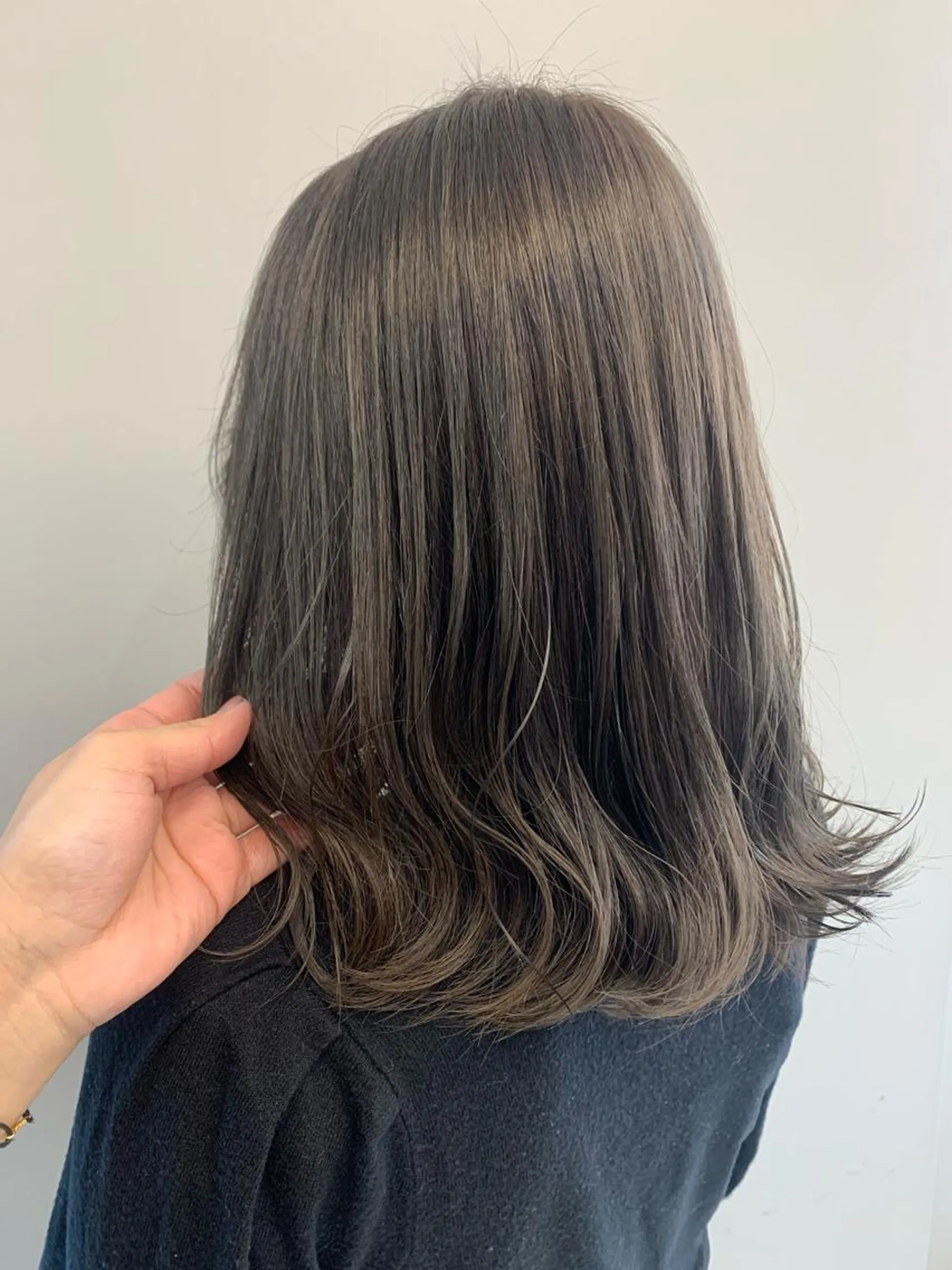 ミディアム カラー ブリーチ グレージュ ブリーチなしカラー theF___ yukoのヘアスタイル