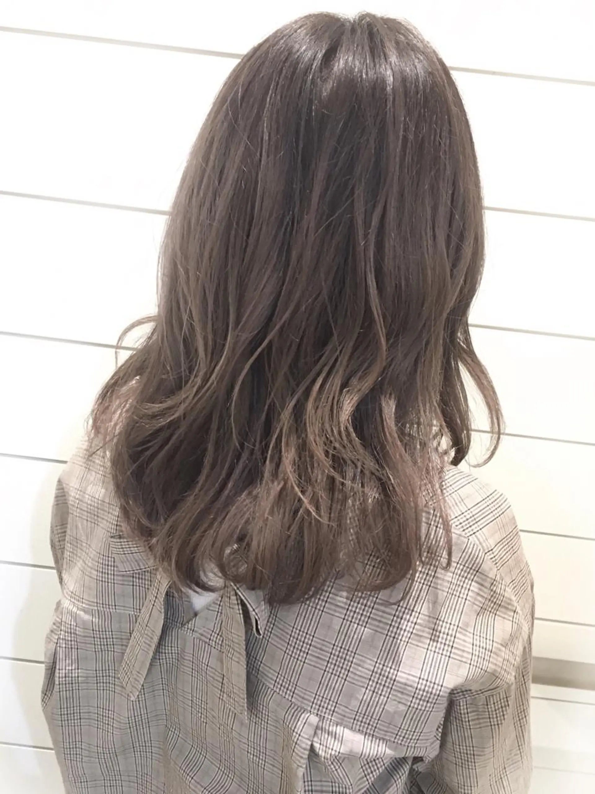 セミロング カラー アディクシーカラー グレージュ 鍵山 千秋のヘアスタイル