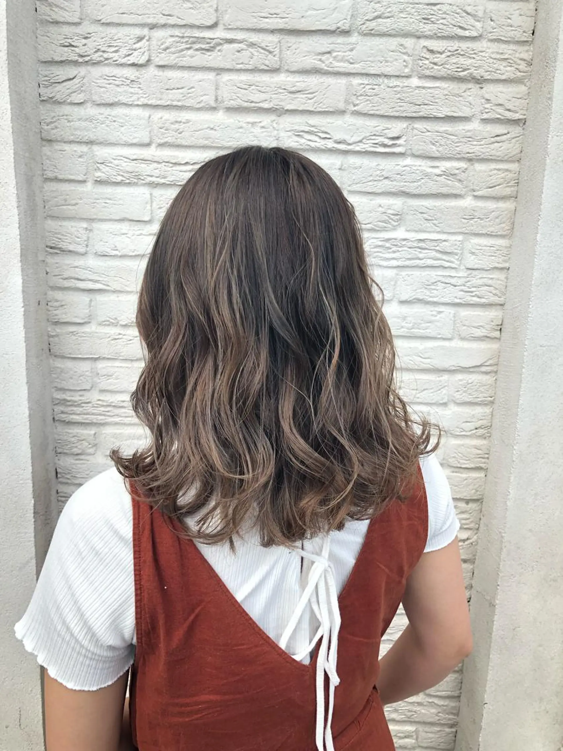 セミロング カラー ベージュカラー ブラウンカラー ブラウンベージュ グラデーションカラー ヘアカラー トリートメント 吉村 絢乃のヘアスタイル