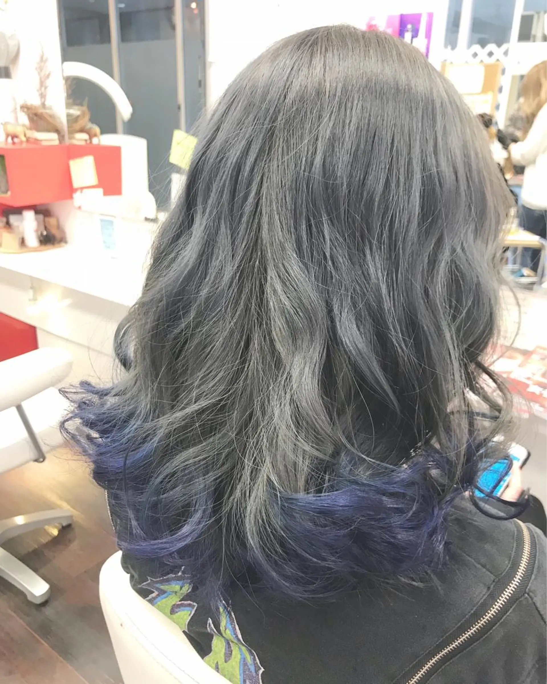 ロング カラー 岩谷/ブリーチ 🪽透明感カラーのヘアスタイル