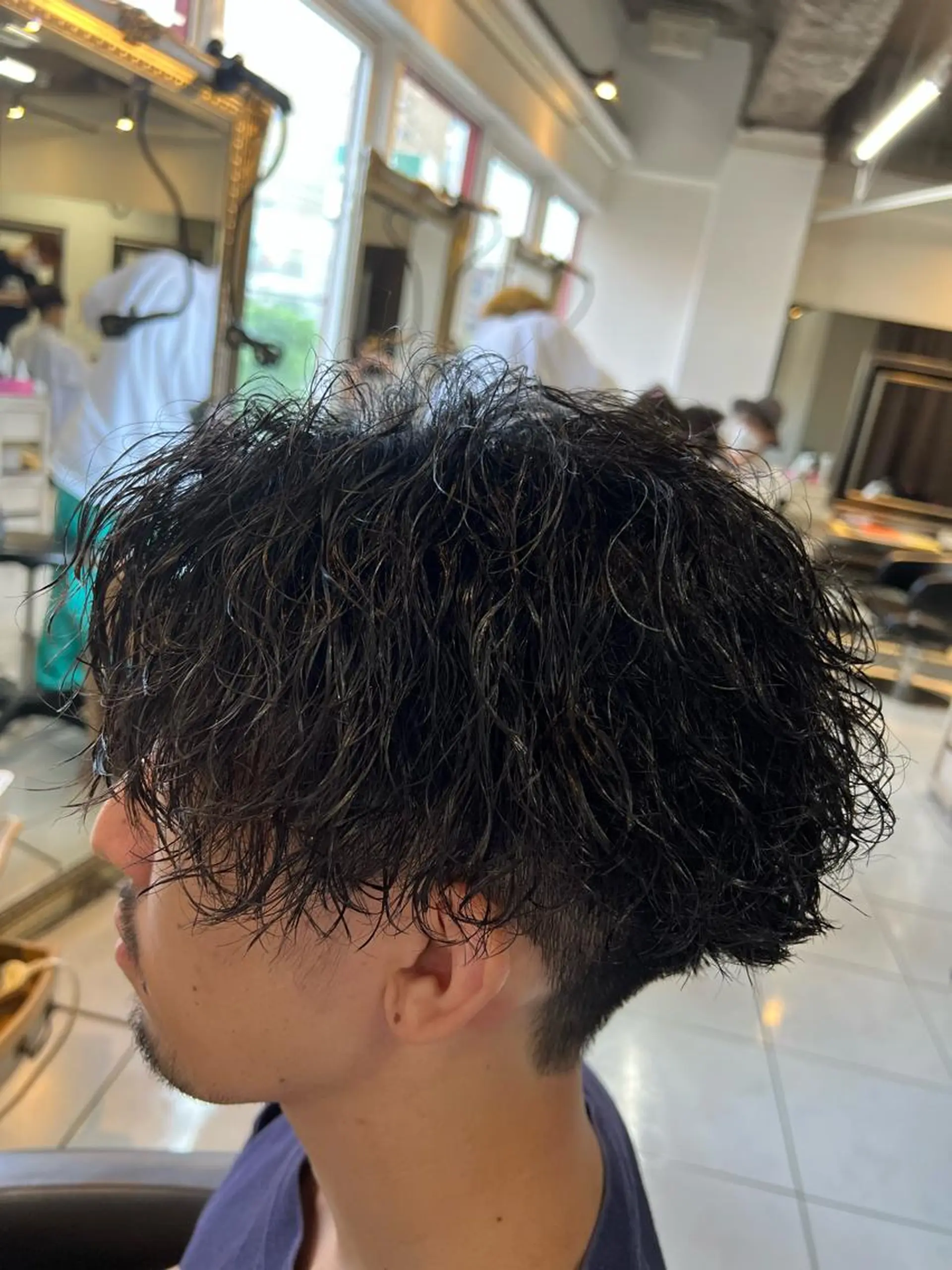 パーマ メンズ センターパート フェードカット カルマパーマ マッシュ メンズパーマ カット パーマ パーマ特化美容師 茂木広幸のヘアスタイル