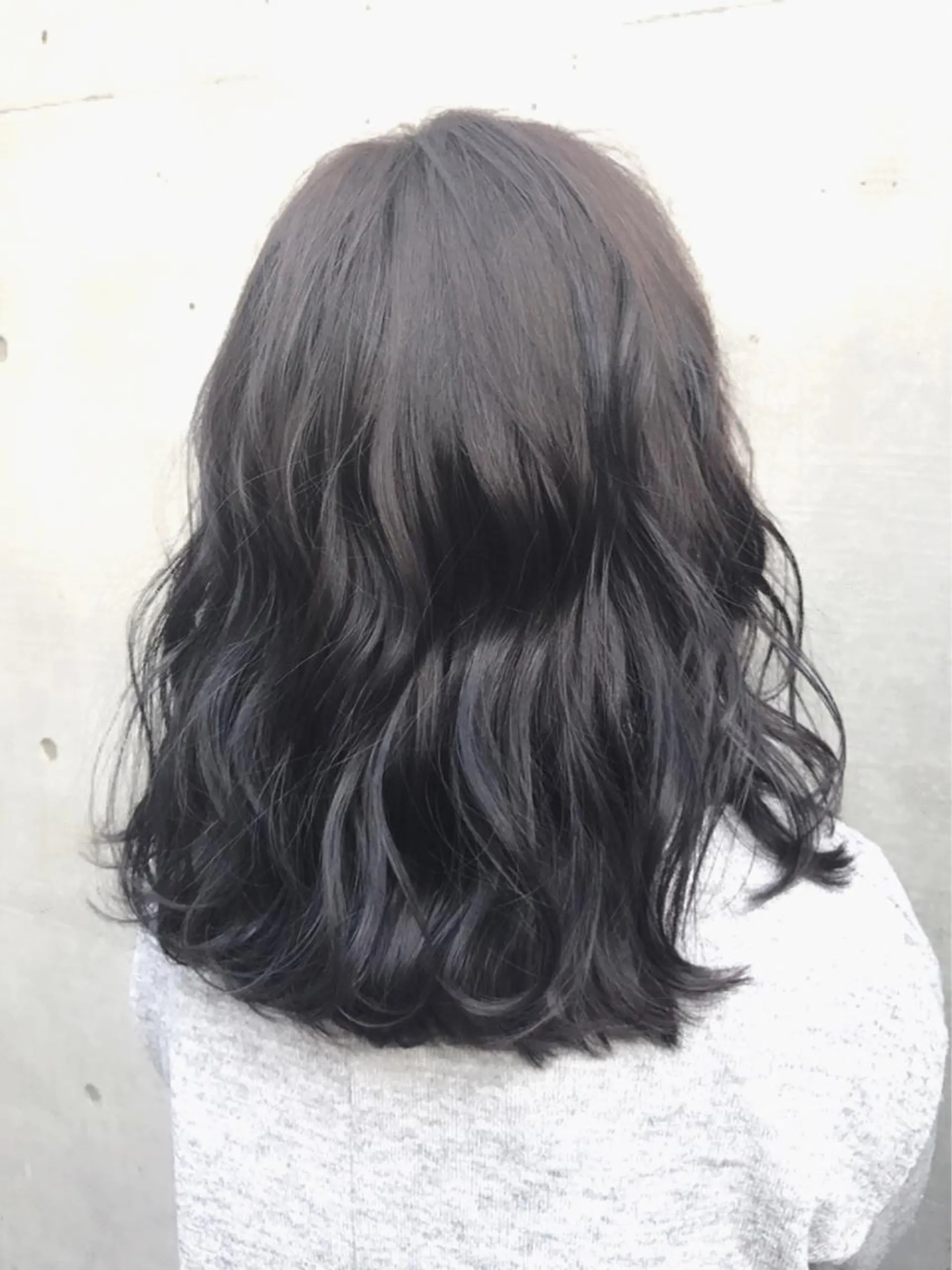 ミディアム カラー ブルーカラー ダークグレー ネイビーカラー 韓国ヘア🤍髪質改善 🇰🇷AKANEのヘアスタイル