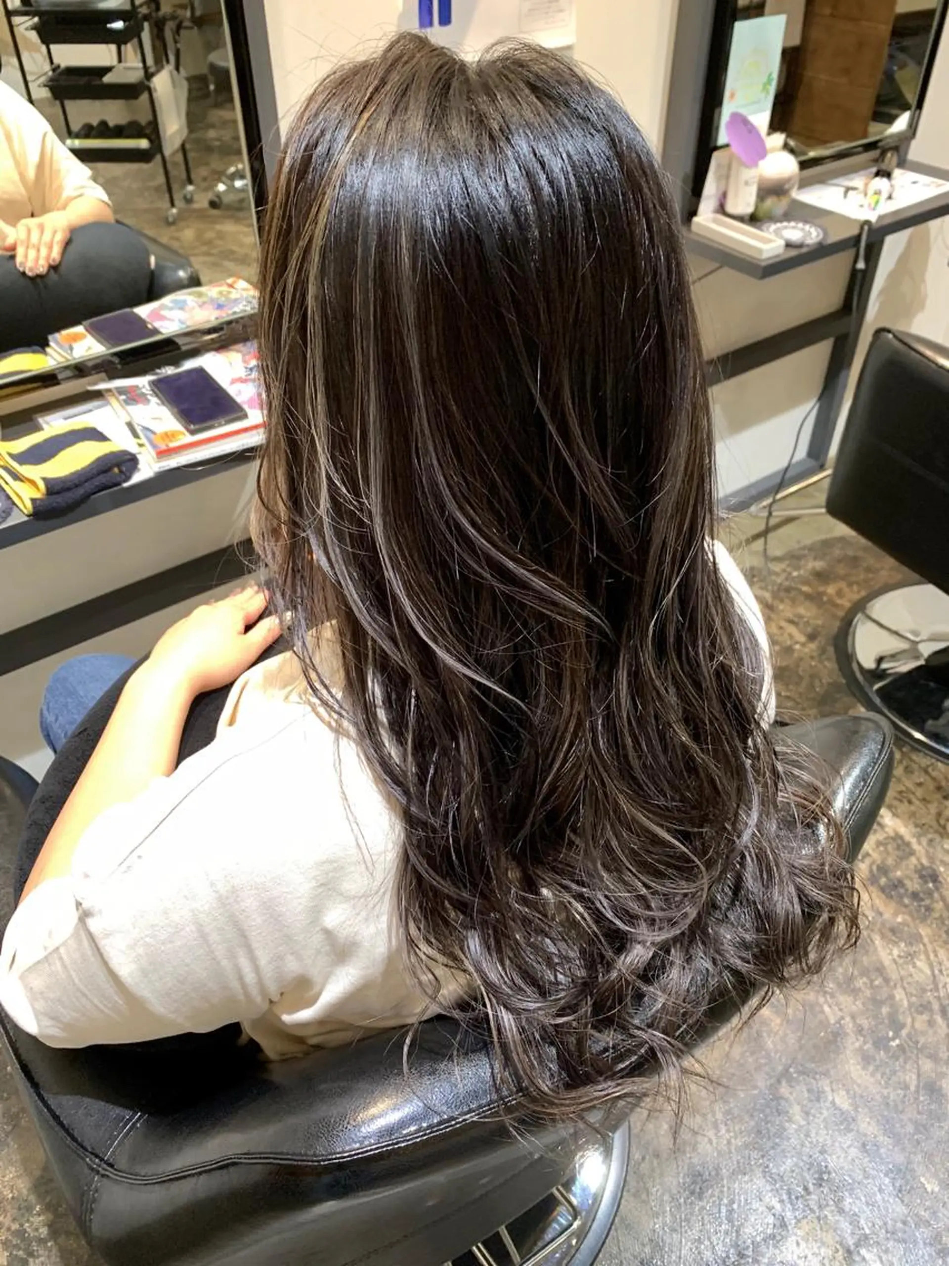 ロング カラー UMEDA FIGAROのヘアスタイル