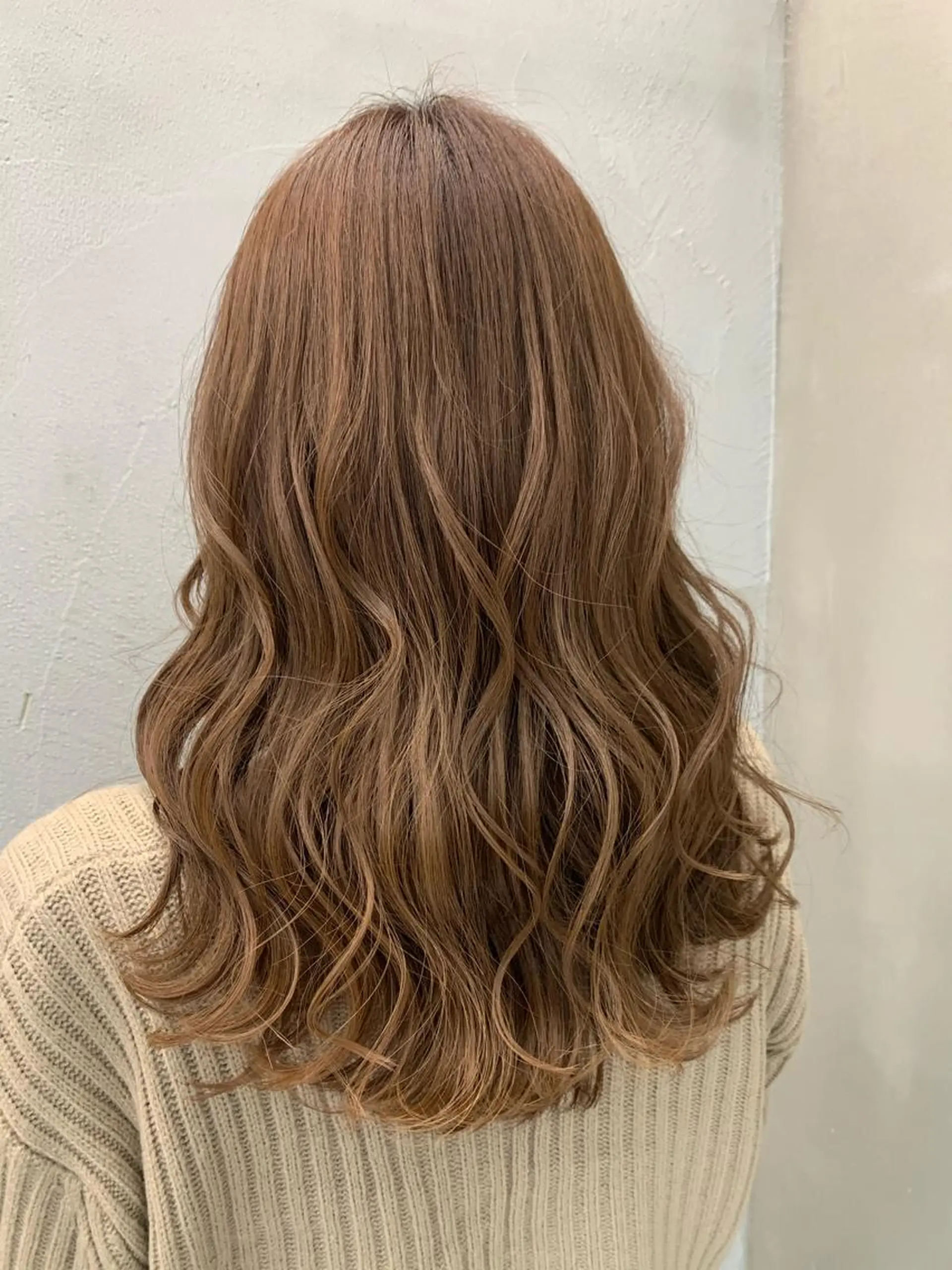 セミロング カラー ヘアアレンジ ベージュカラー 透明感カラー カット ヘアカラー トリートメント ヘアセット RYOSUKE ハイトーンのヘアスタイル