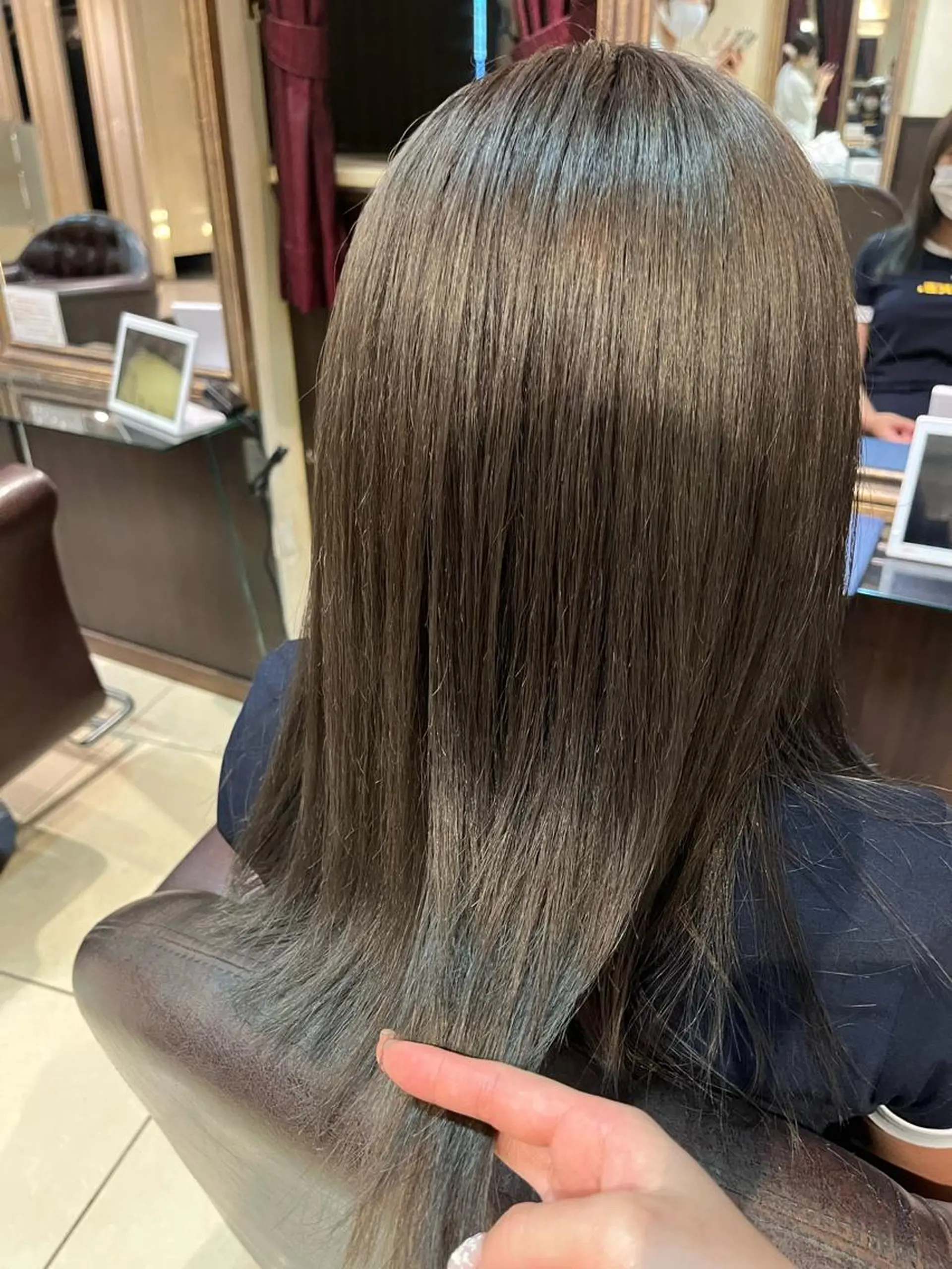 セミロング カラー 秋澤 楓のヘアスタイル