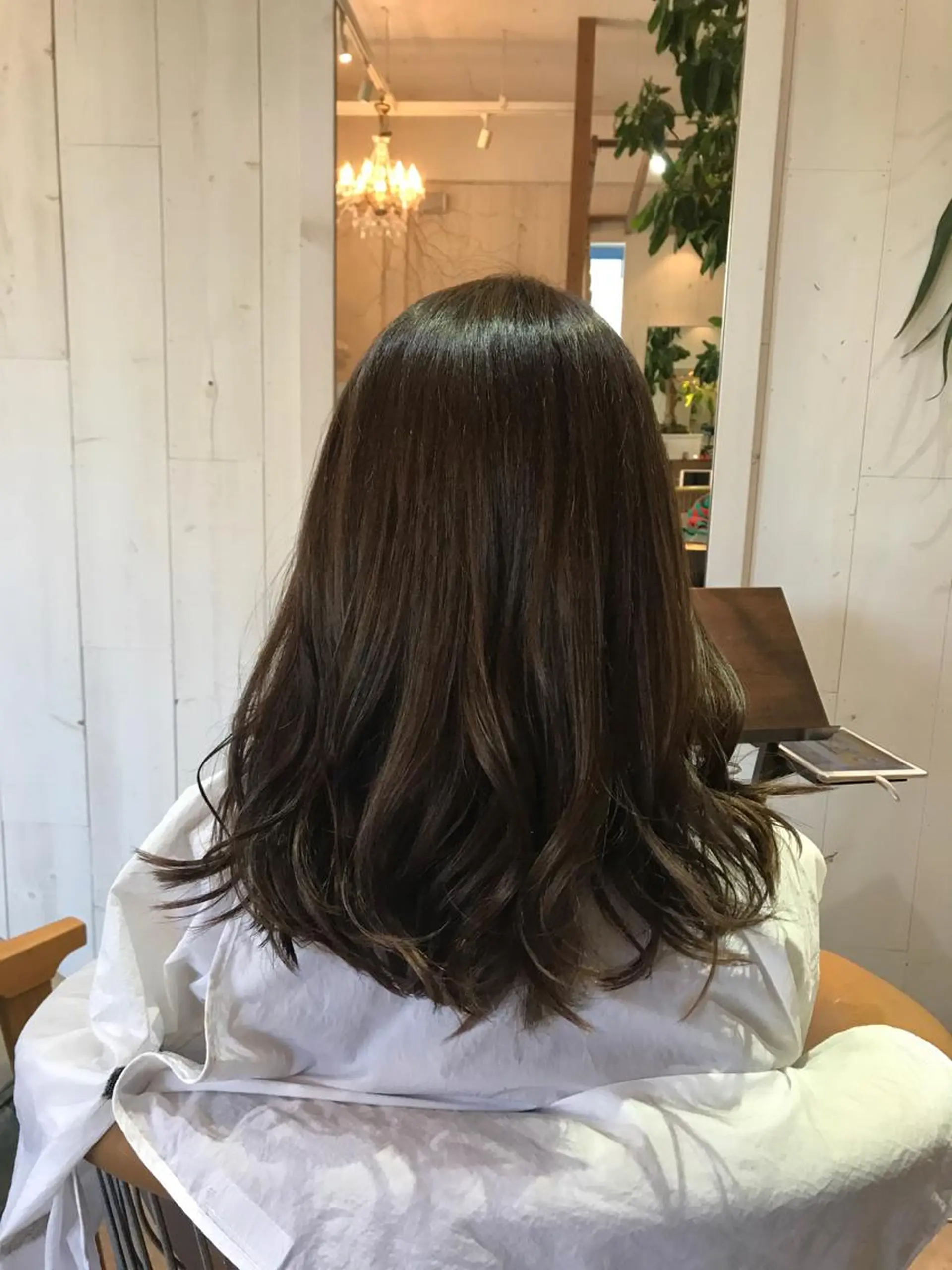 ミディアム 長尾 桃佳のヘアスタイル
