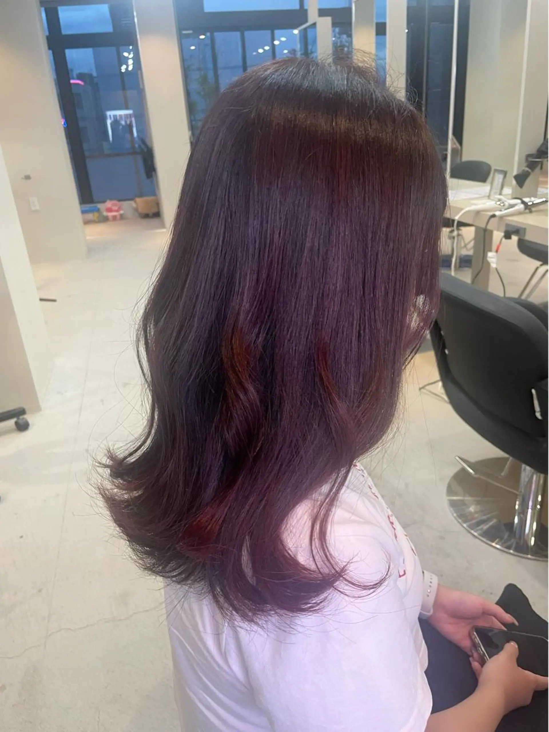 ミディアム カラー AKI 🐉のヘアスタイル