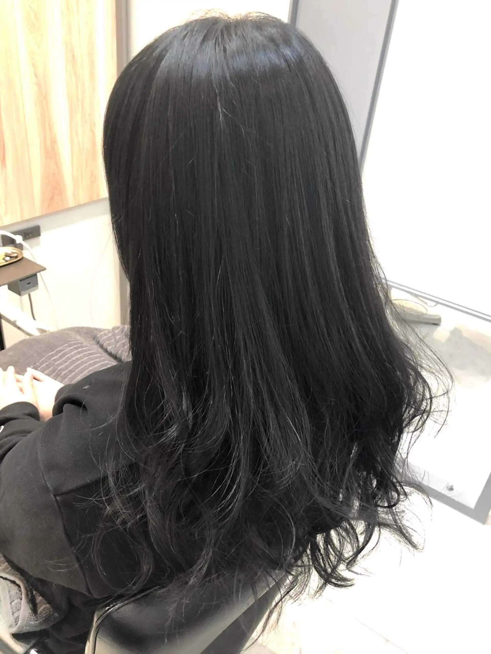 セミロング カラー OFF YUYAのヘアスタイル
