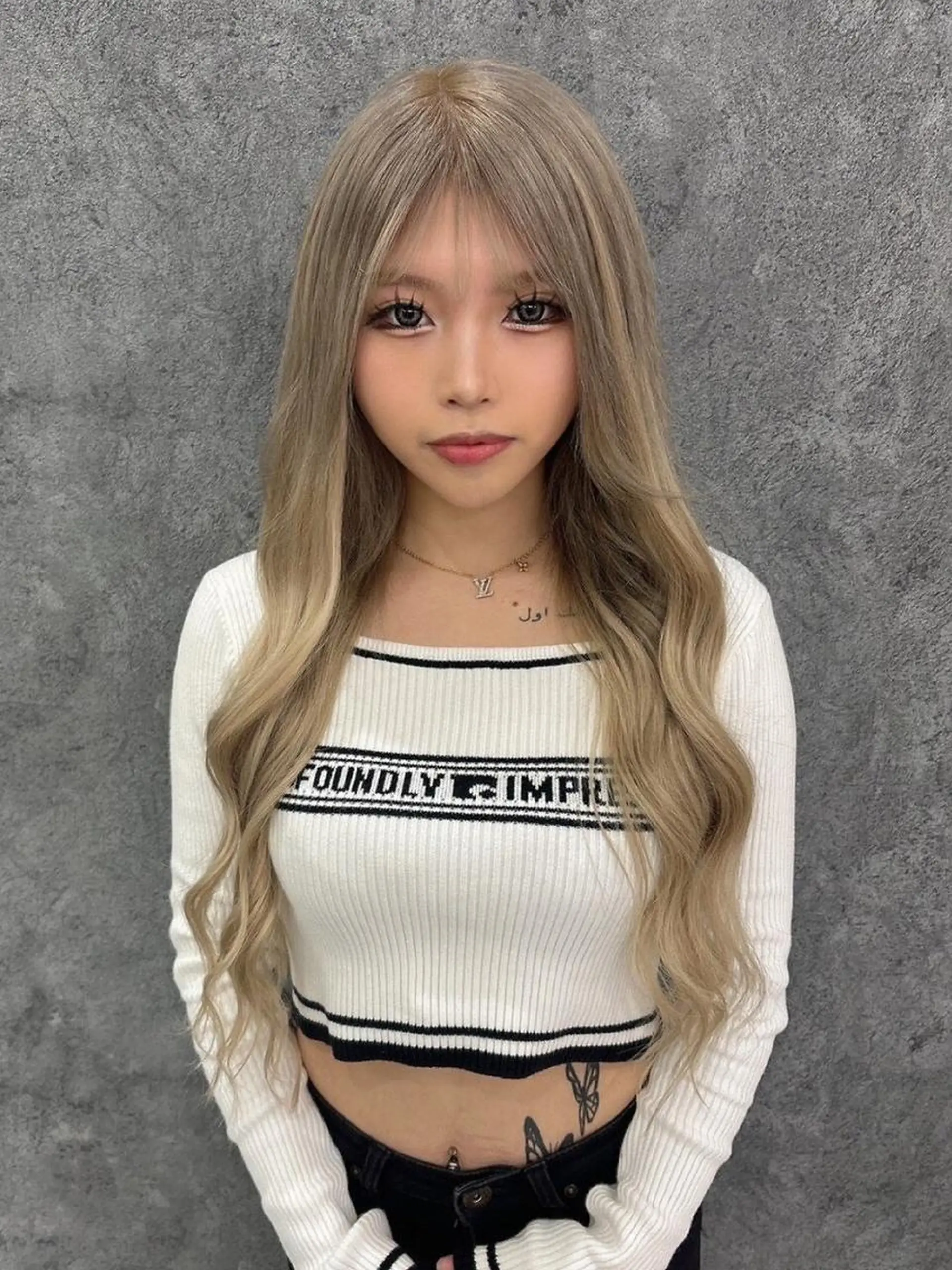 ロング カラー シールエクステ バレイヤージュ ベージュカラー ブリーチ ケアブリーチ ヘアカラー エクステ M. KURUMIのヘアスタイル