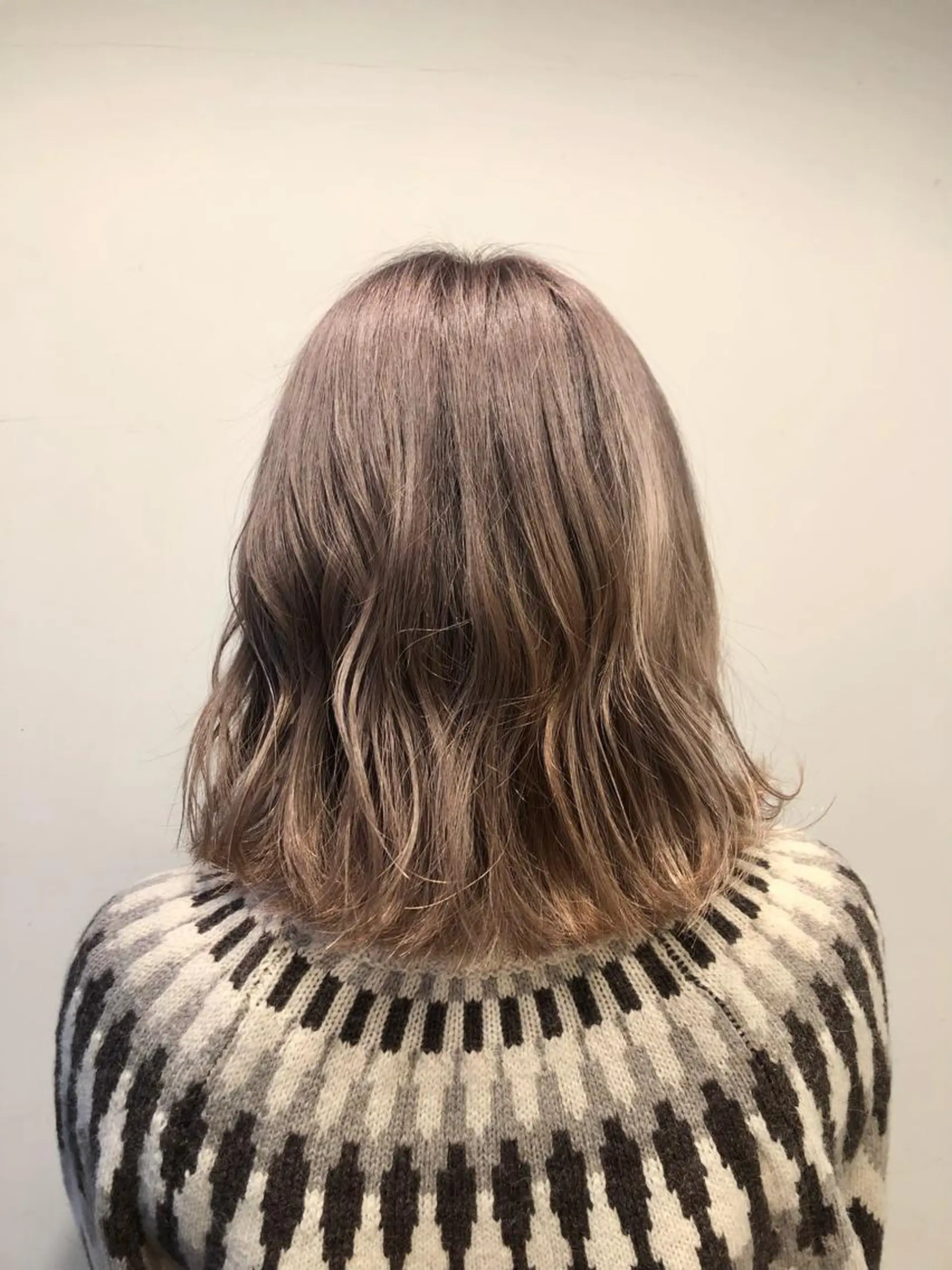 ミディアム カラー カット ヘアカラー トリートメント 岩谷 愛依のヘアスタイル