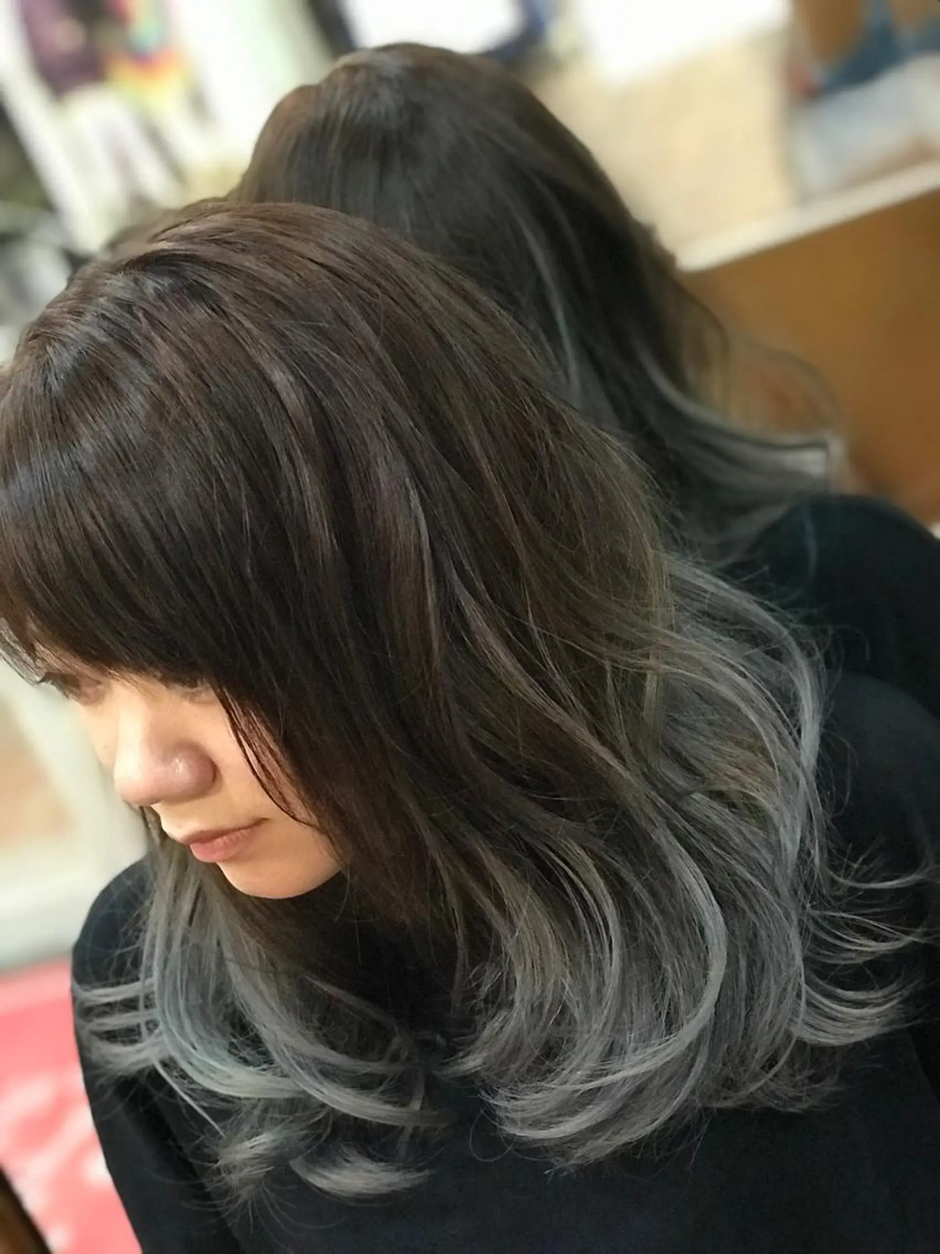 セミロング カラー バレイヤージュ ブリーチ ブルーカラー ブルージュ グラデーションカラー ヘアカラー Style Tのヘアスタイル