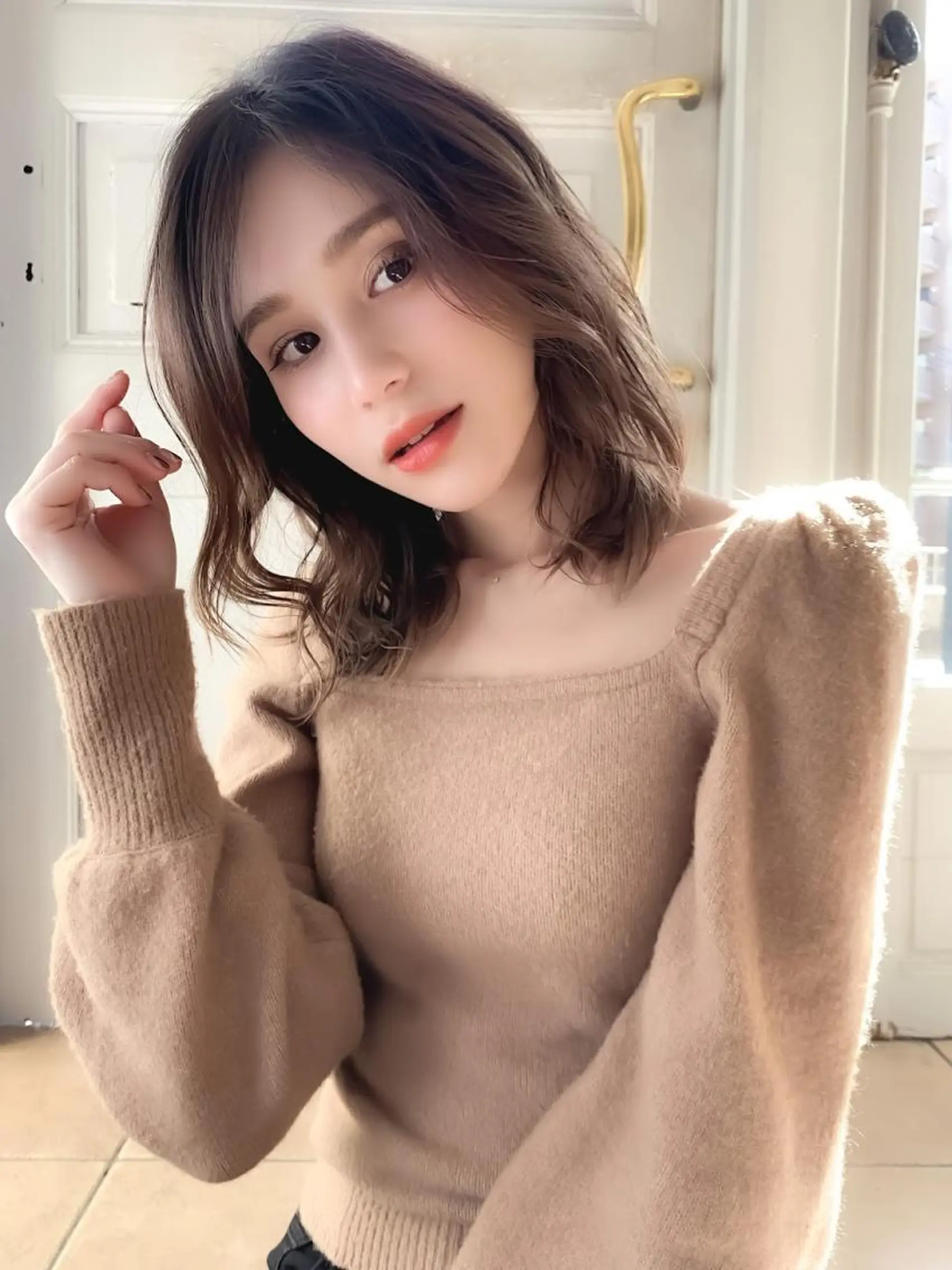 セミロング ブリーチ毛矯正.髪質 改善.髪にドラマをのヘアスタイル