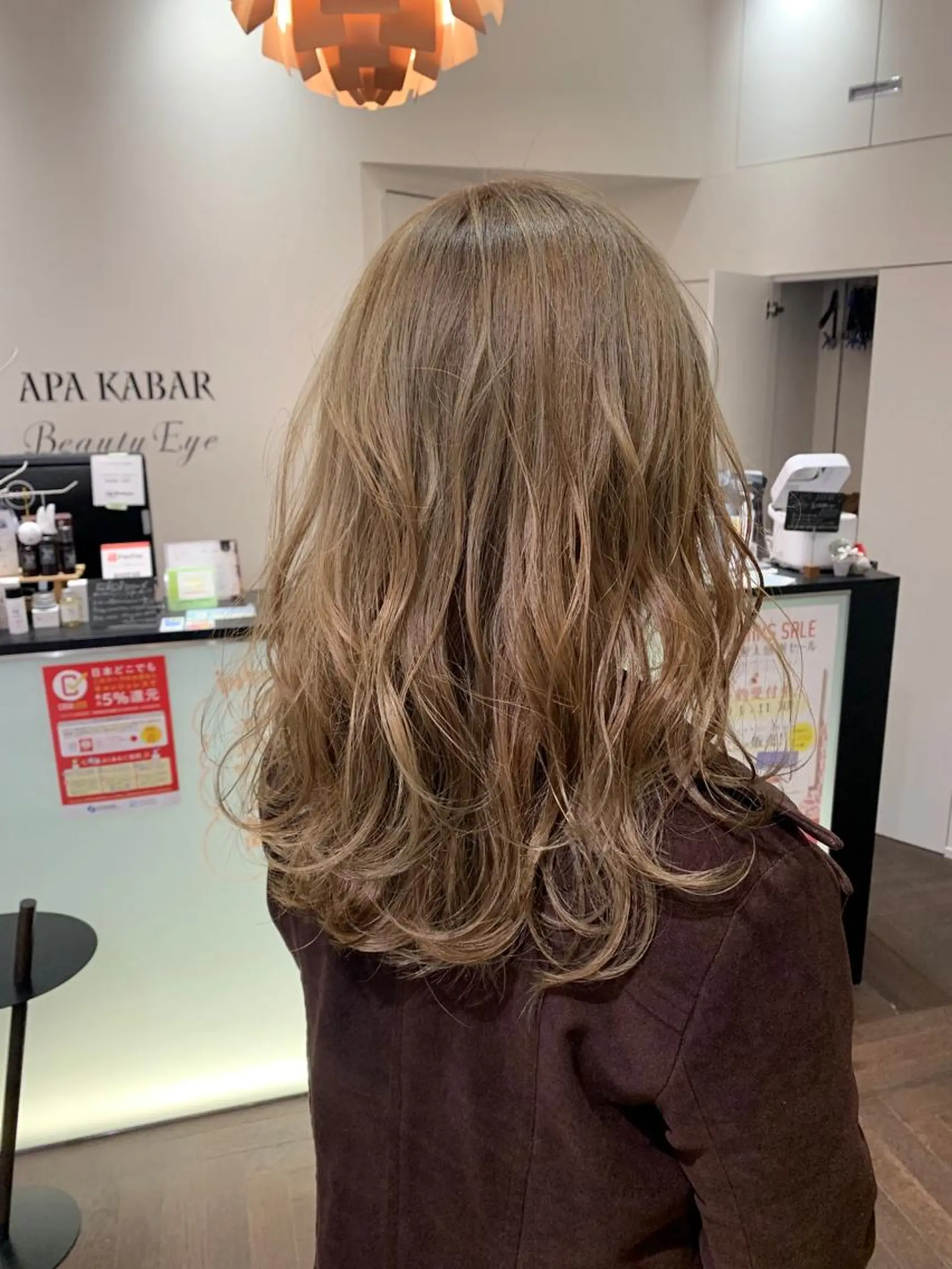 セミロング カラー ベージュカラー ミルクティーベージュ カット ヘアカラー 喜友名 泉樹のヘアスタイル