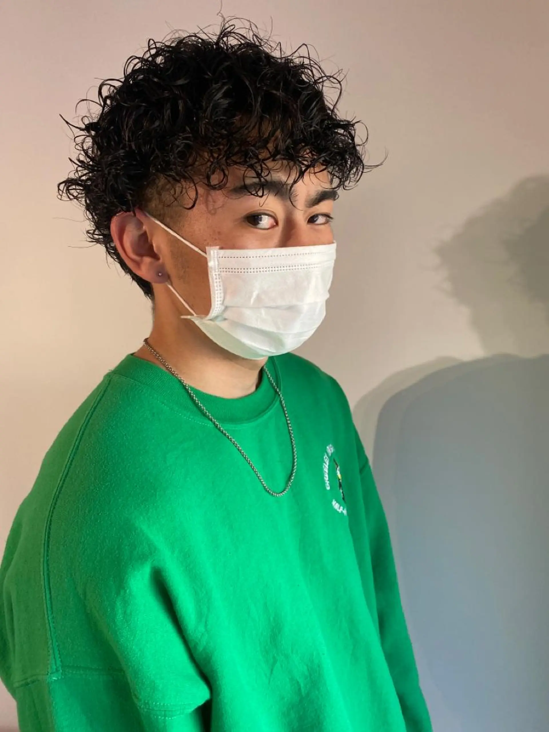 ミディアム パーマ メンズ ミディアムパーマ メンズブリーチ コンマヘア フェードカット メンズハイライト 🔹YUTA🔹 メンズパーマのヘアスタイル