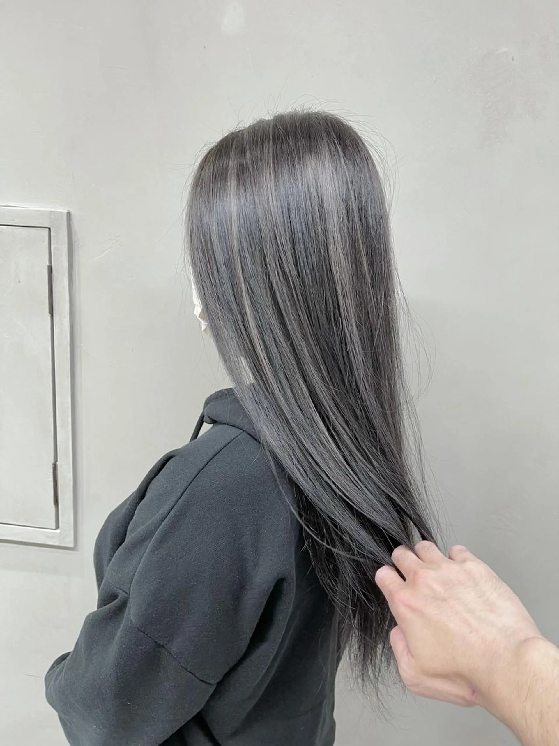 ロング カラー パーマ ヘアアレンジ ダークグレー ダークグレージュ グレージュ ハイライトカラー ハイライト ヘアカラー filo byFeria渋谷所属・縮毛矯正/美髪 髪質改善/石田幸輔のヘアスタイル