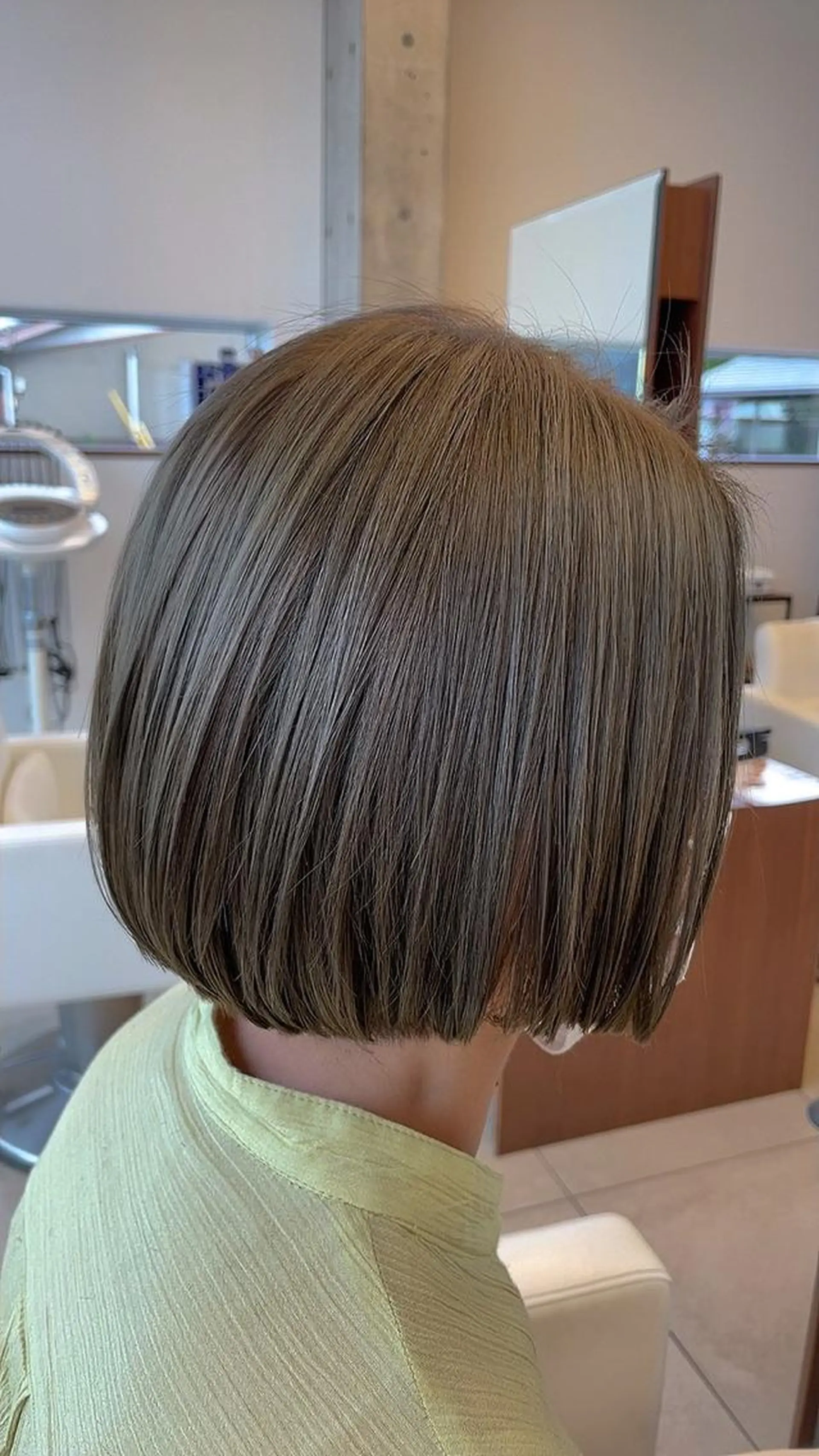 ショート ✨艶カラー・ストレー ト✨Lissのヘアスタイル