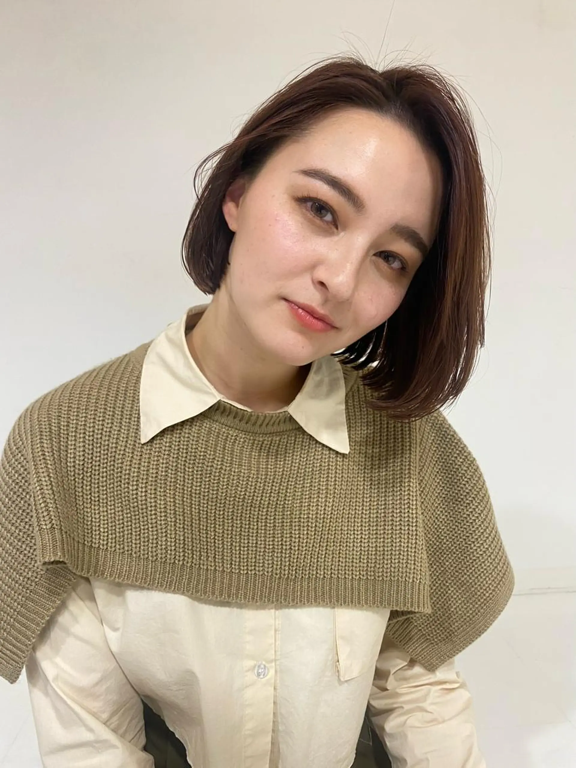 ショート カラー 小顔レイヤー/ ベージュ🤍Rieのヘアスタイル