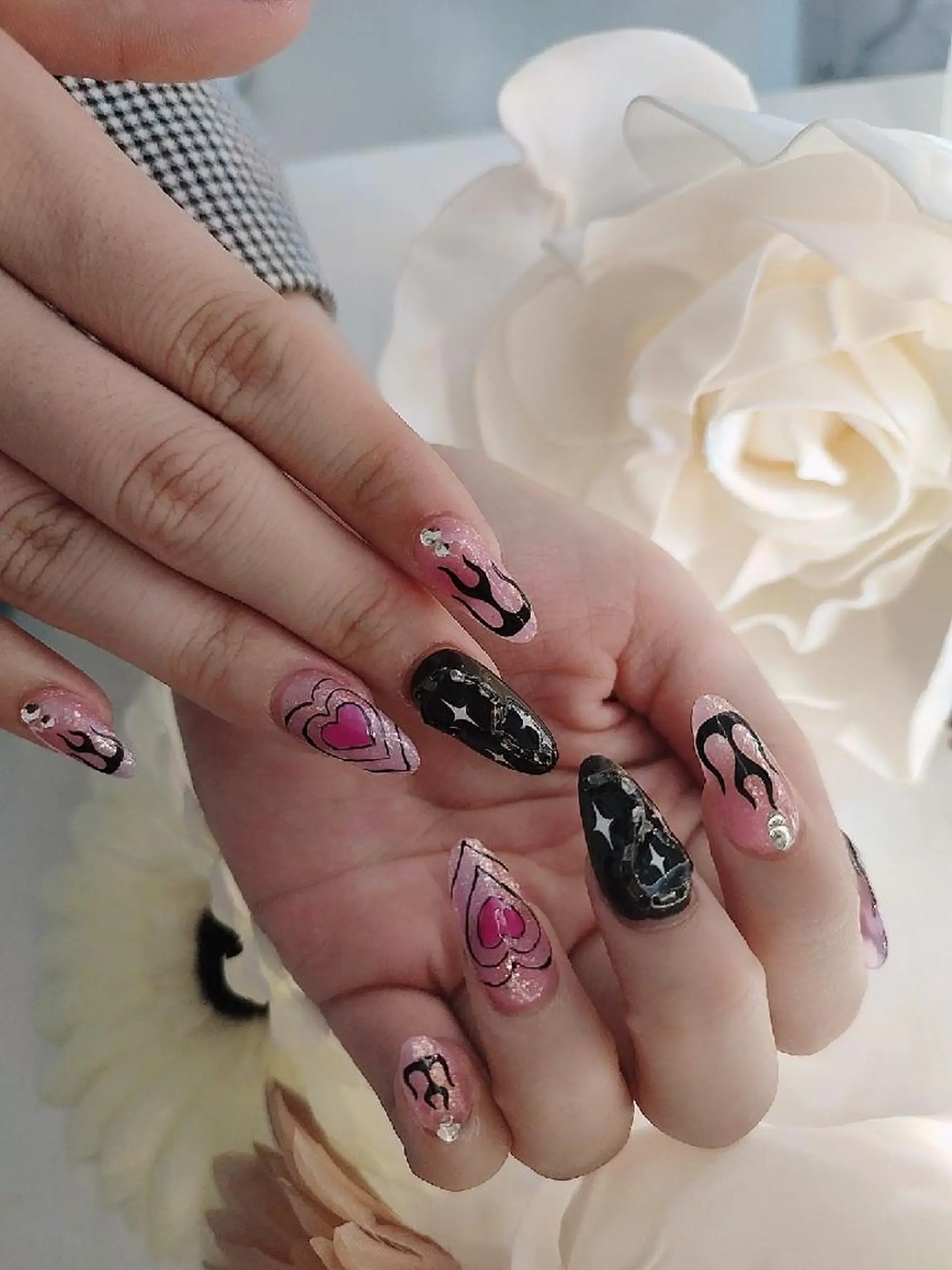 ネイル ハンドネイル RUNWAY 　　の眉毛・アイブロウイメージ