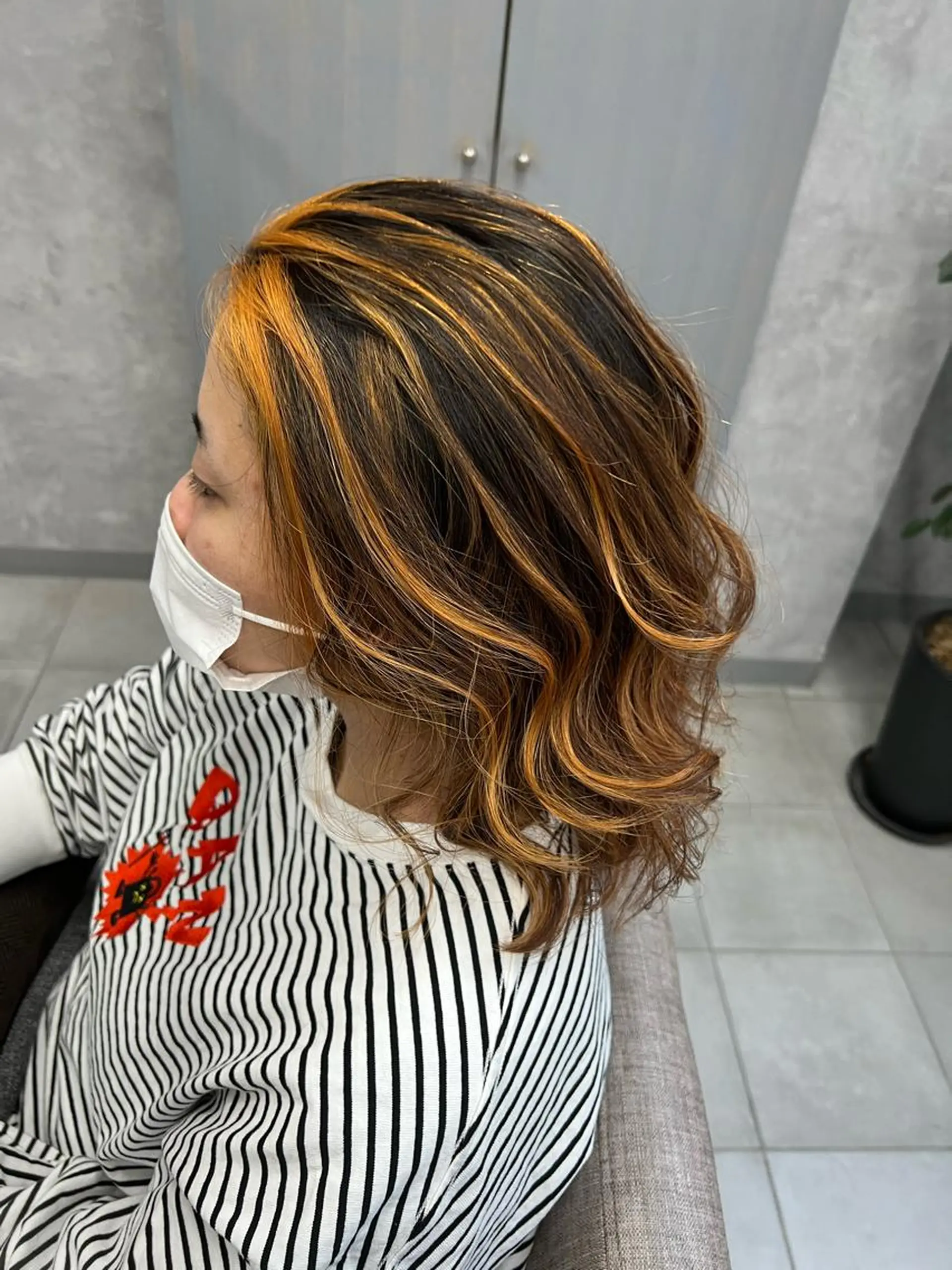 ミディアム カラー ミストバング ブリーチ フェイスフレーミング ハイライトカラー オレンジ 韓国風パーマ/ 菅沼 成郷のヘアスタイル