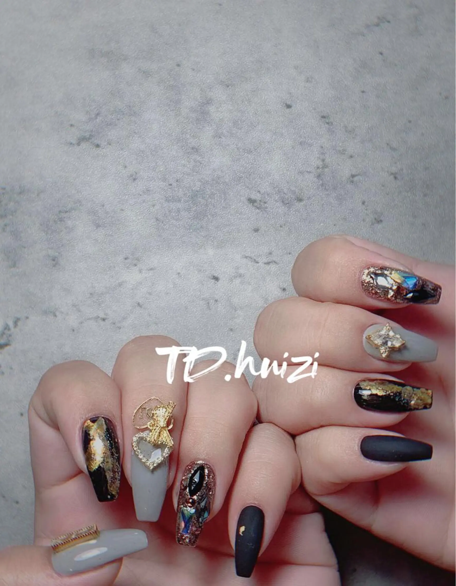 セミロング めぐみのネイルサロン スタッフ練習のネイルデザイン