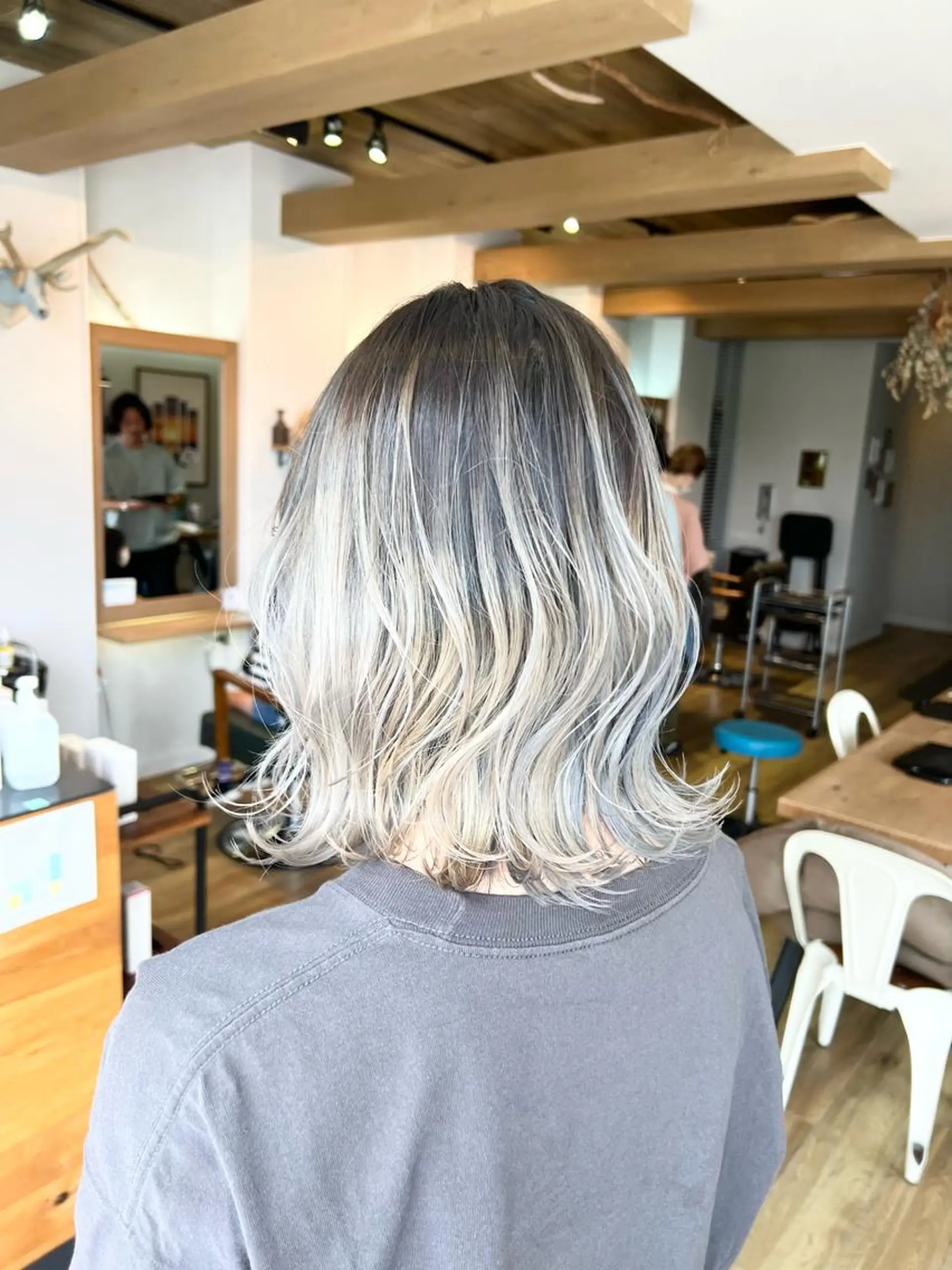 ミディアム カラー ブリーチ ヘアカラー トリートメント 堀 望美のヘアスタイル
