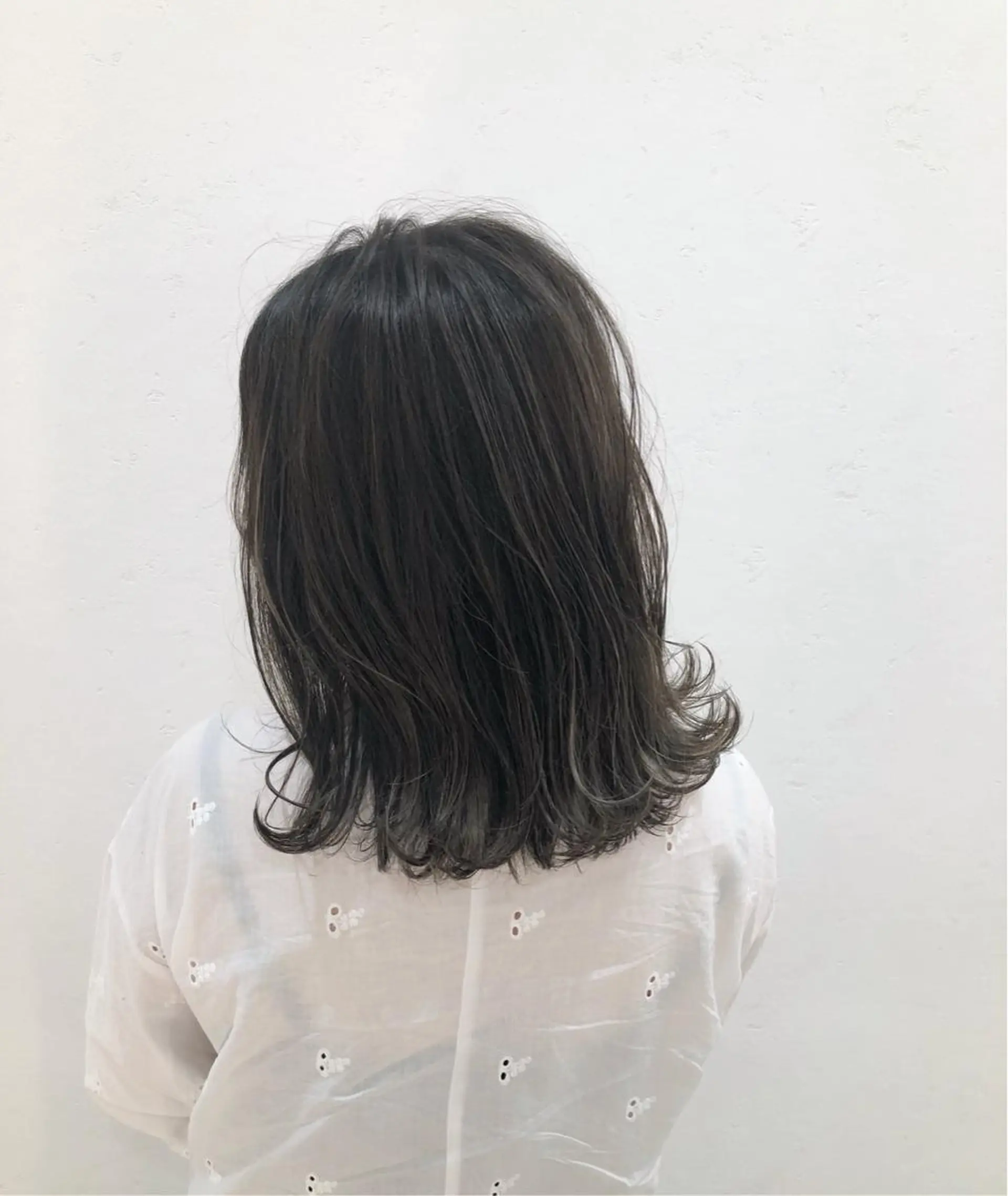 セミロング カラー ベージュカラー ハイライトカラー オリーブベージュ ハイライト ニュアンスカラー🫧 加納のヘアスタイル