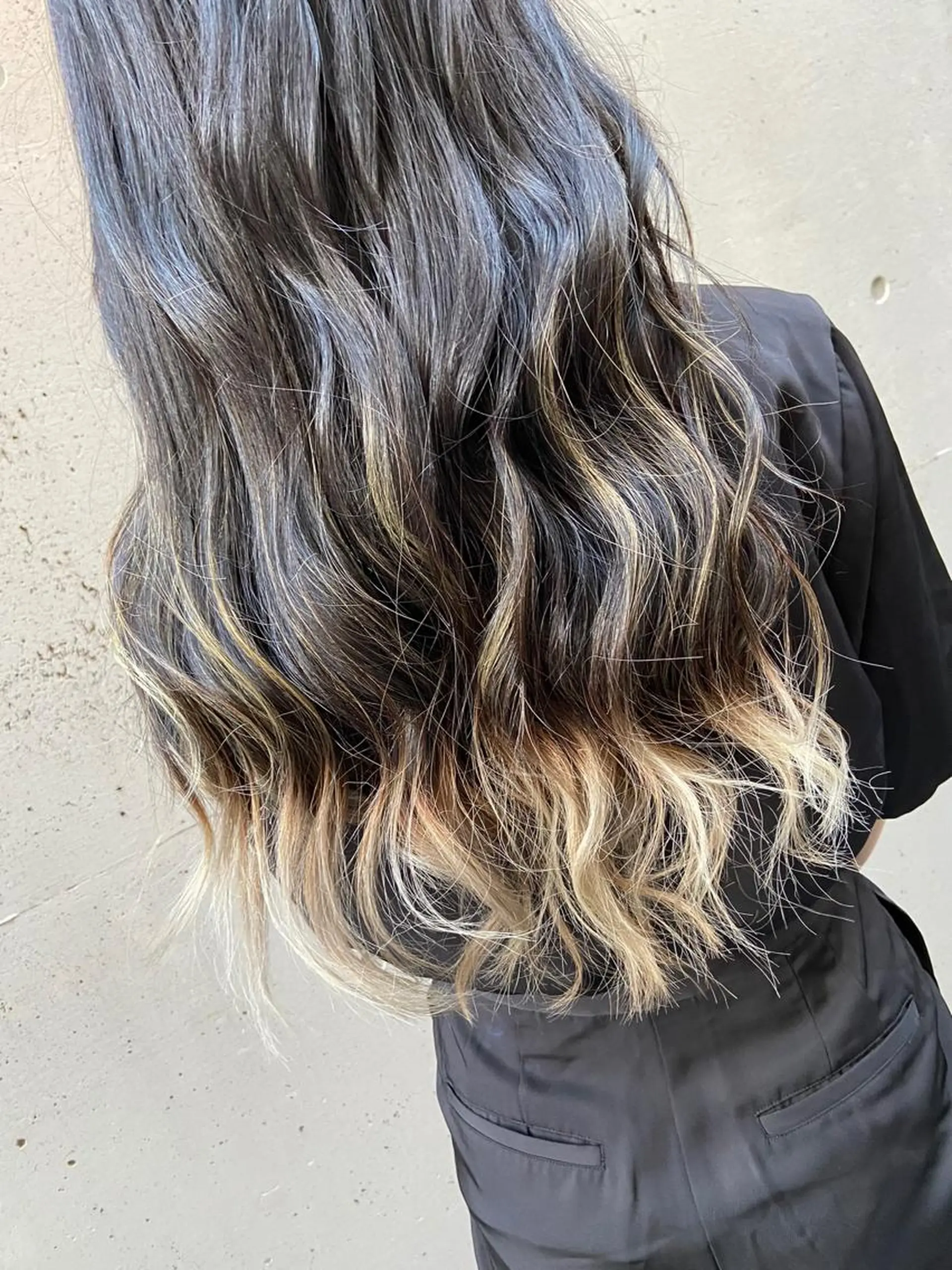 カラー グラデーションカラー 西田 莉緒のヘアスタイル