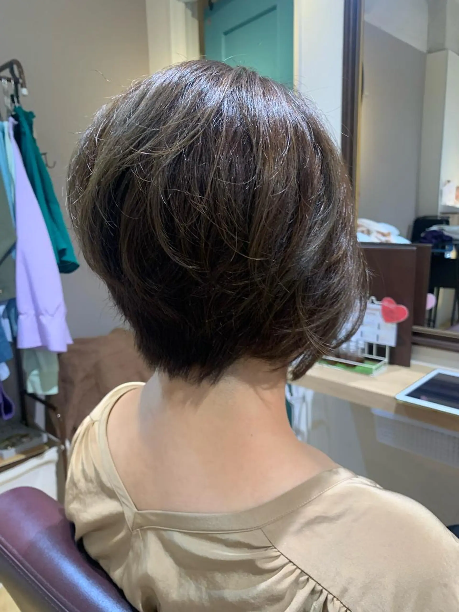 ショート カラー パーマ ヘアアレンジ メンズ キッズ テラコッタ 顔周りカット レイヤーカット ショートヘア ストレートパーマ 白髪世代特化 🌿飯塚京橋のヘアスタイル