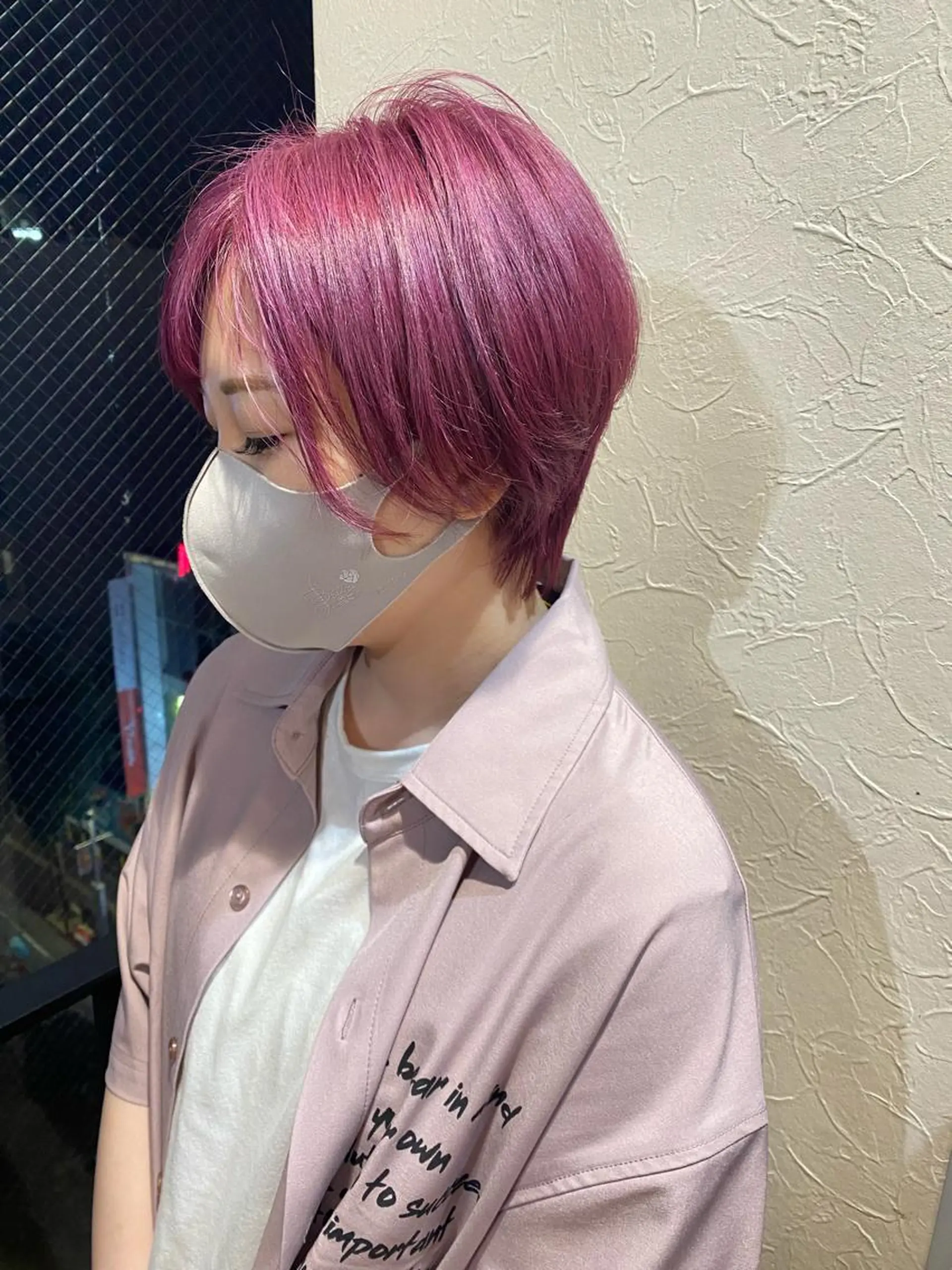 ショート カラー ヘアカラー 韓国🇰🇷レイヤー 映える顔周り🩷のヘアスタイル