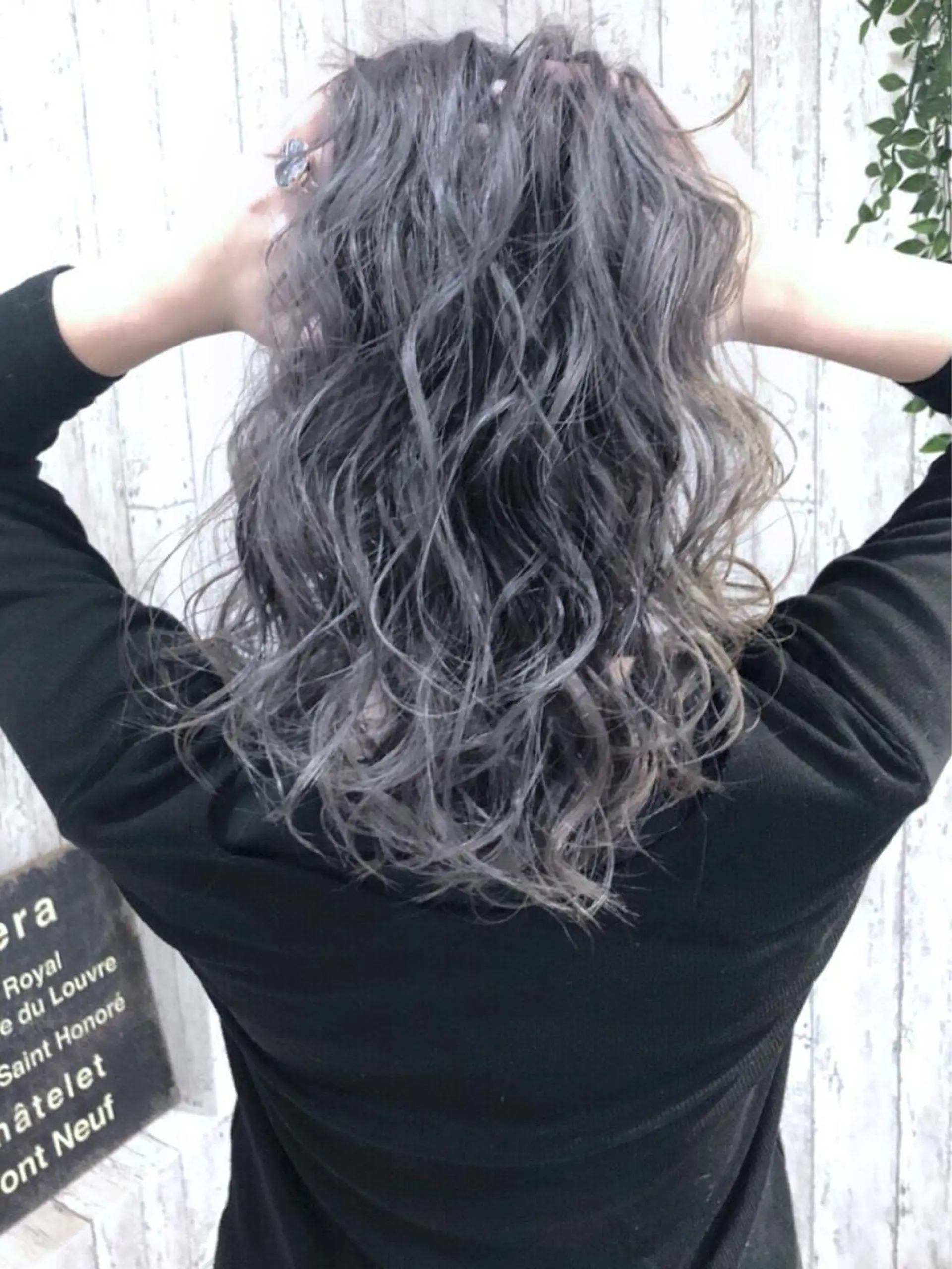 セミロング LANI OOSAKAのヘアスタイル