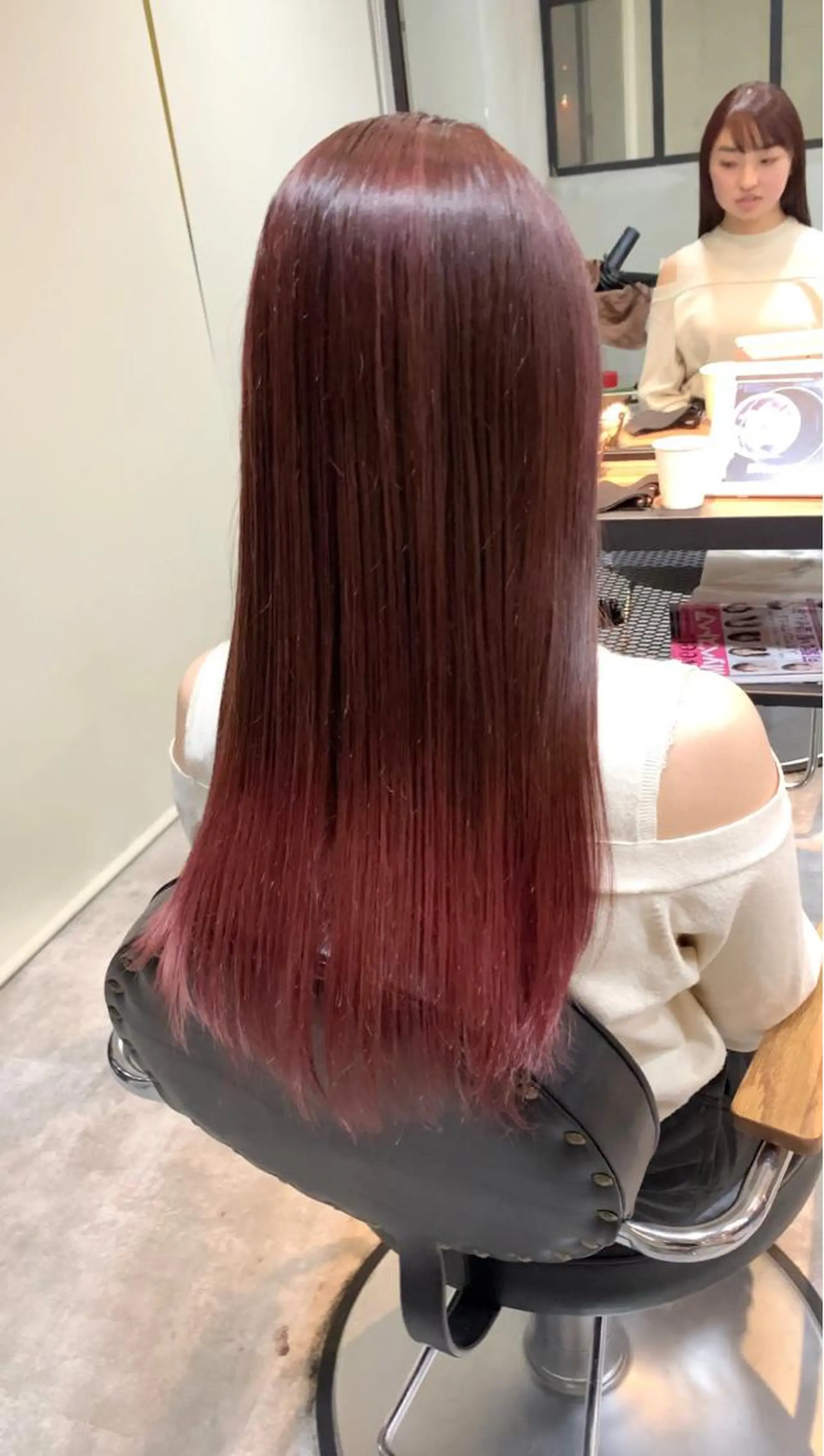 ロング カラー リサ tonieのヘアスタイル