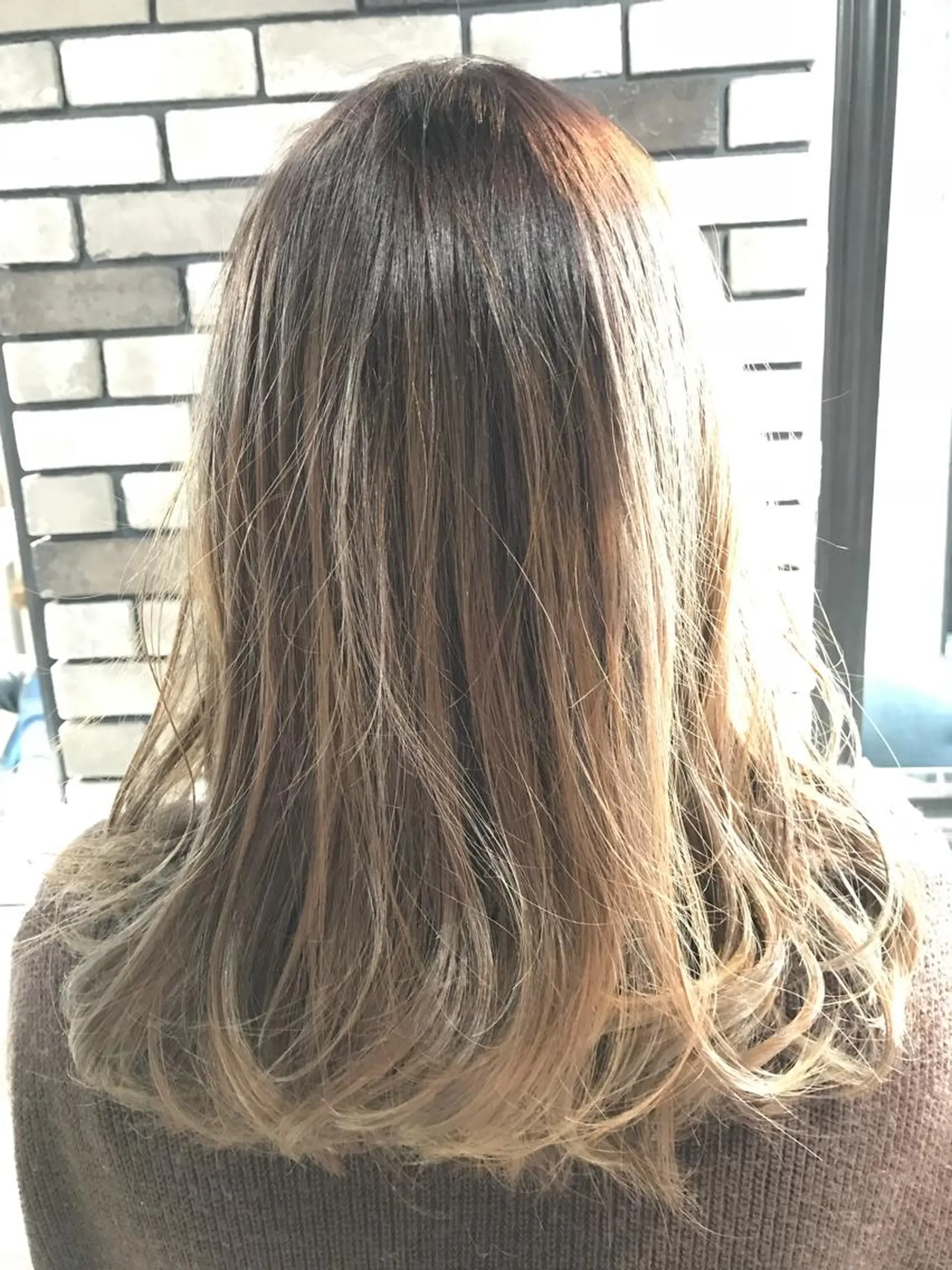 セミロング ジャニヲタ美容師 推しカラー中平海帆のヘアスタイル